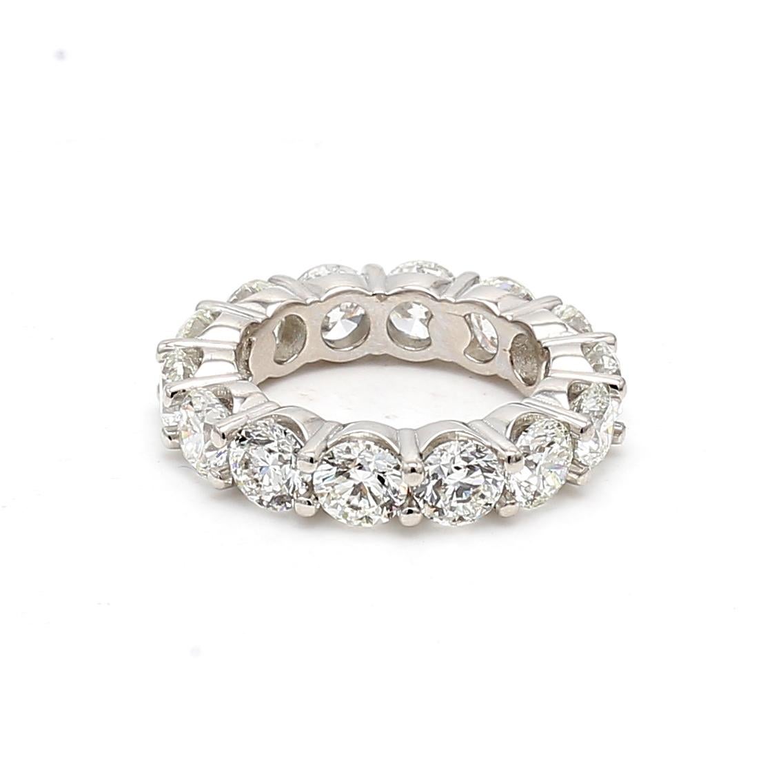 7,11 carati di diamante rotondo Brilliante F VS1 in platino Anello a fascia a eternità completa in vendita 4