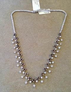 7,11 Karat Gesamtgewicht Brauner und weißer Diamant Choker-Halskette 18k Weißgold