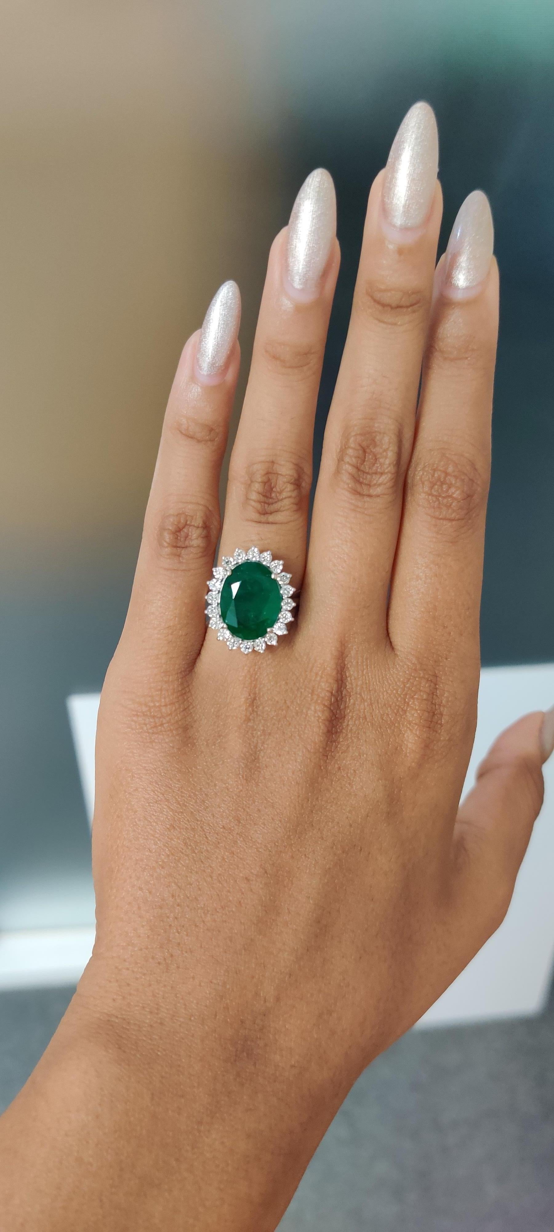 Women's or Men's Christmas Special 7.11 Carat Zambian Emerald Ring with Old Cut Diamonds
