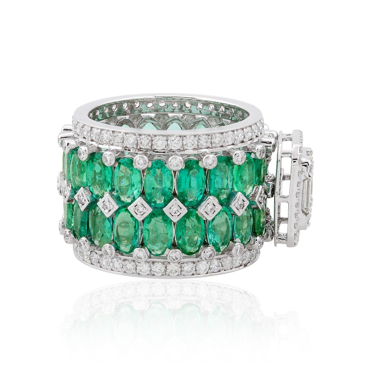 Modern 7.11 Carats Zambian Emerald 2.15 Carats Diamond 14 Karat Gold Band Ring For Sale