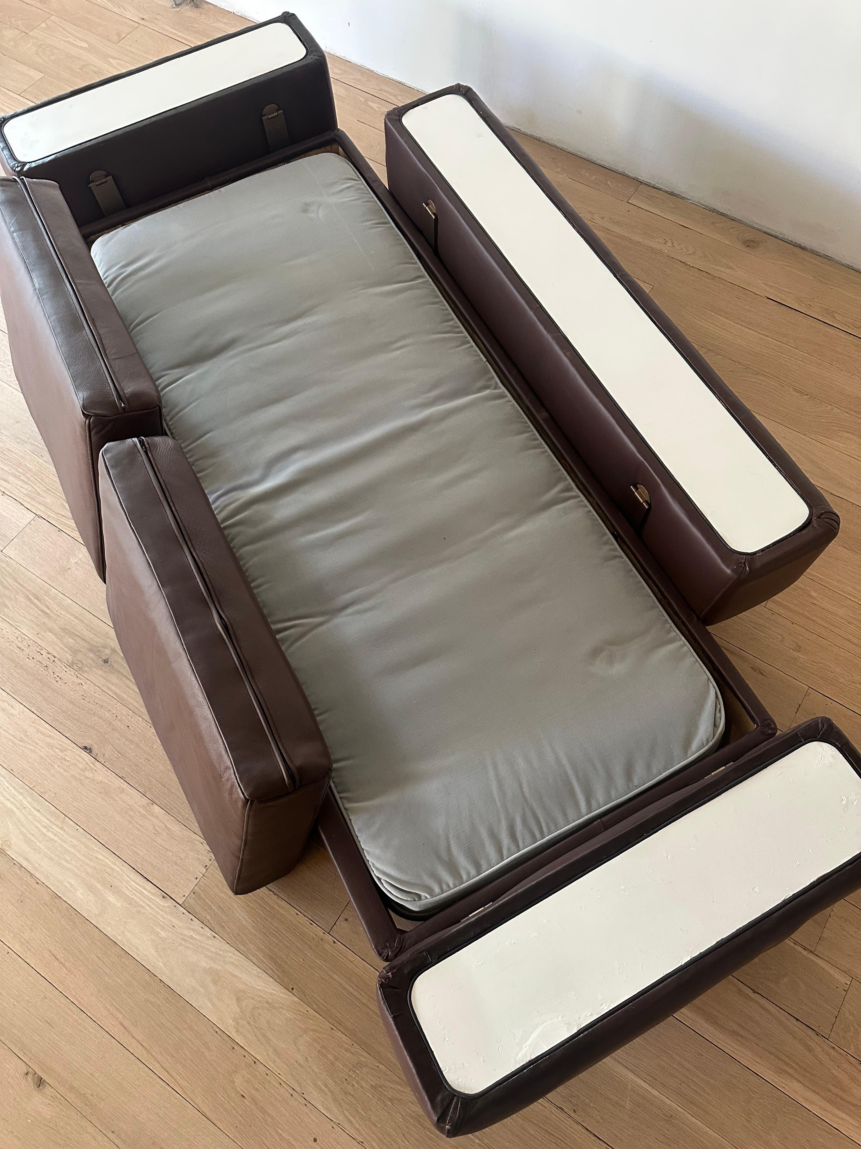 Leather 711 daybed / sofa by Tito Agnoli for Ciniva, Italy 1960's