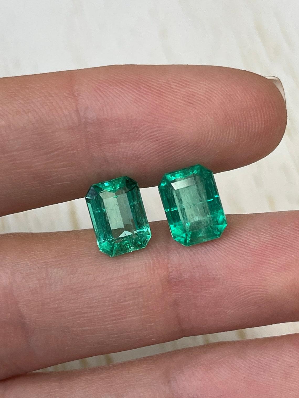 7.11tcw Vibrant Matching Emerald Cut Colombian Pair 10x8 Genuine Loose Emeralds Unisexe en vente