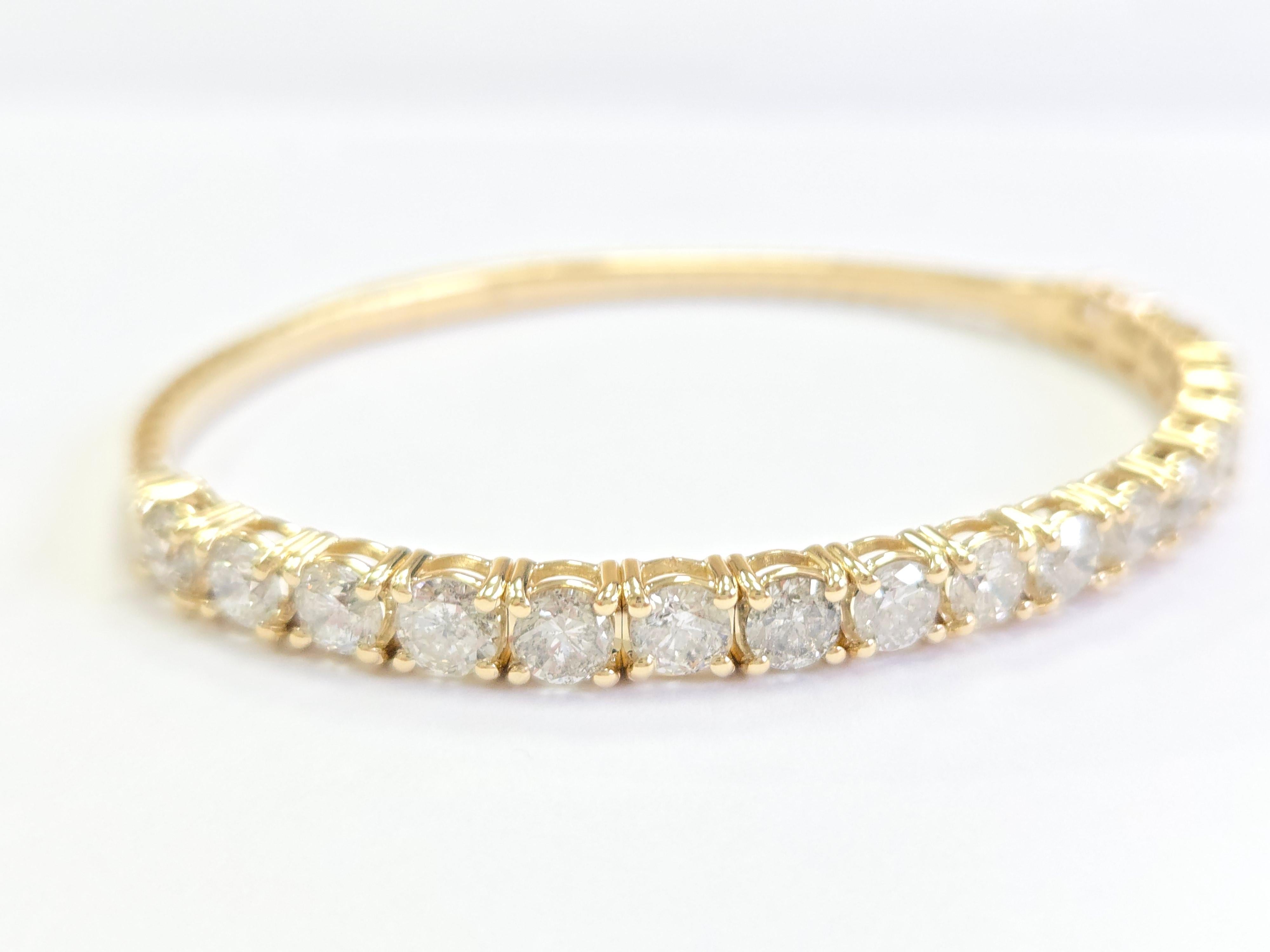 Round Cut 7.12 Carat Flexible Bangle Natural Diamond Yellow Gold 14 Karat For Sale