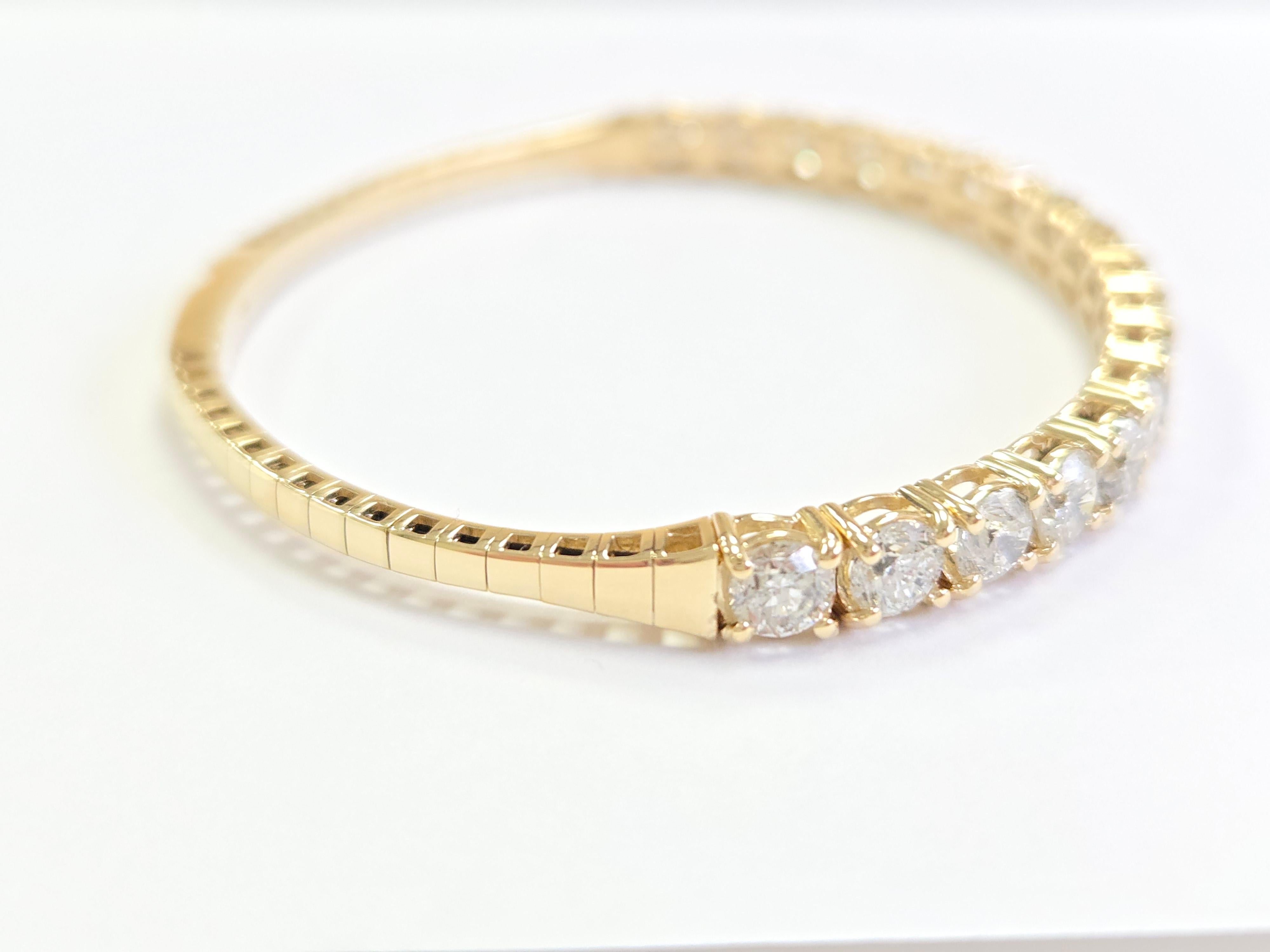 7.12 Carat Flexible Bangle Natural Diamond Yellow Gold 14 Karat In New Condition For Sale In Great Neck Plaza, NY