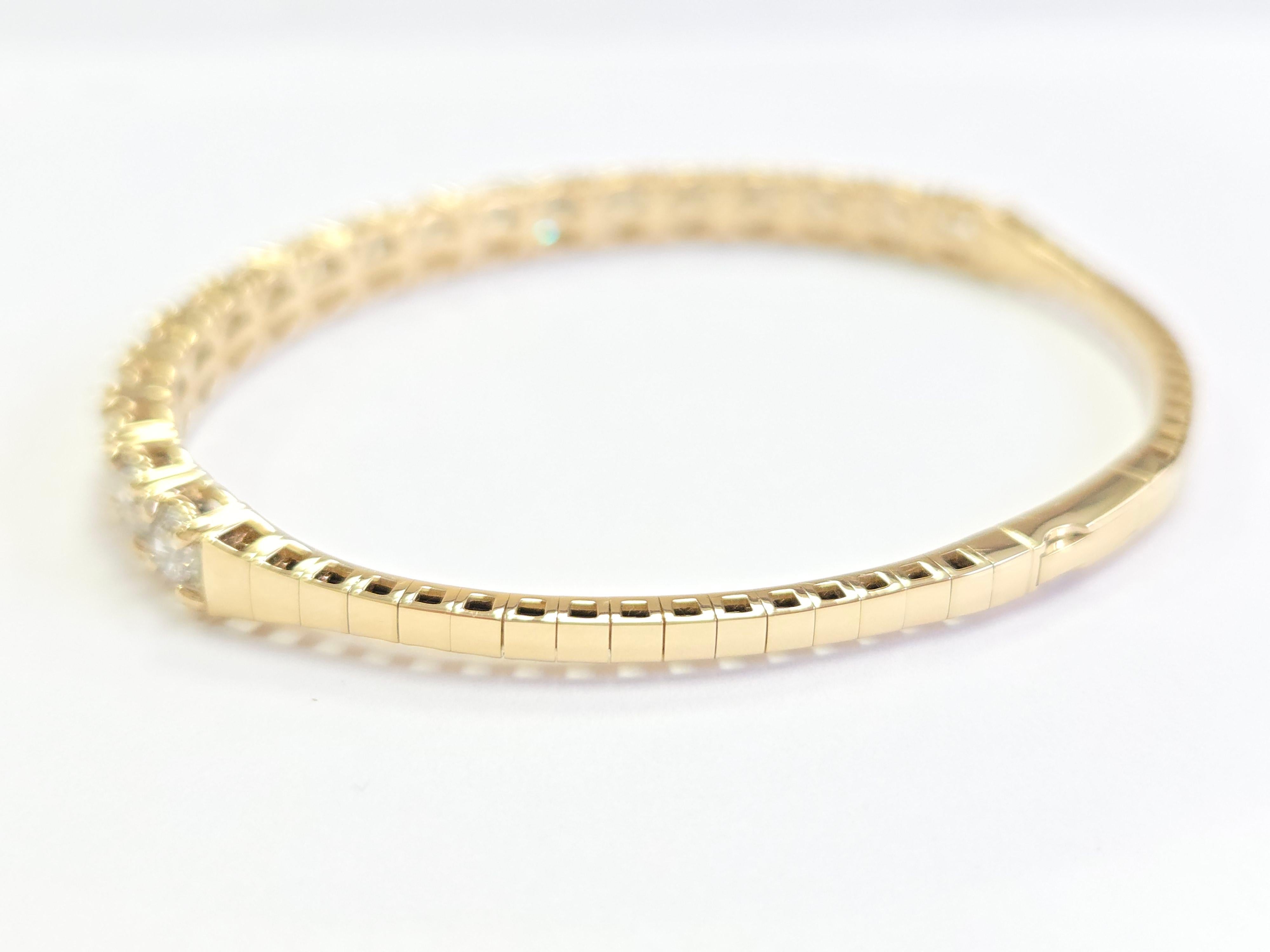 7.12 Carat Flexible Bangle Natural Diamond Yellow Gold 14 Karat For Sale 1