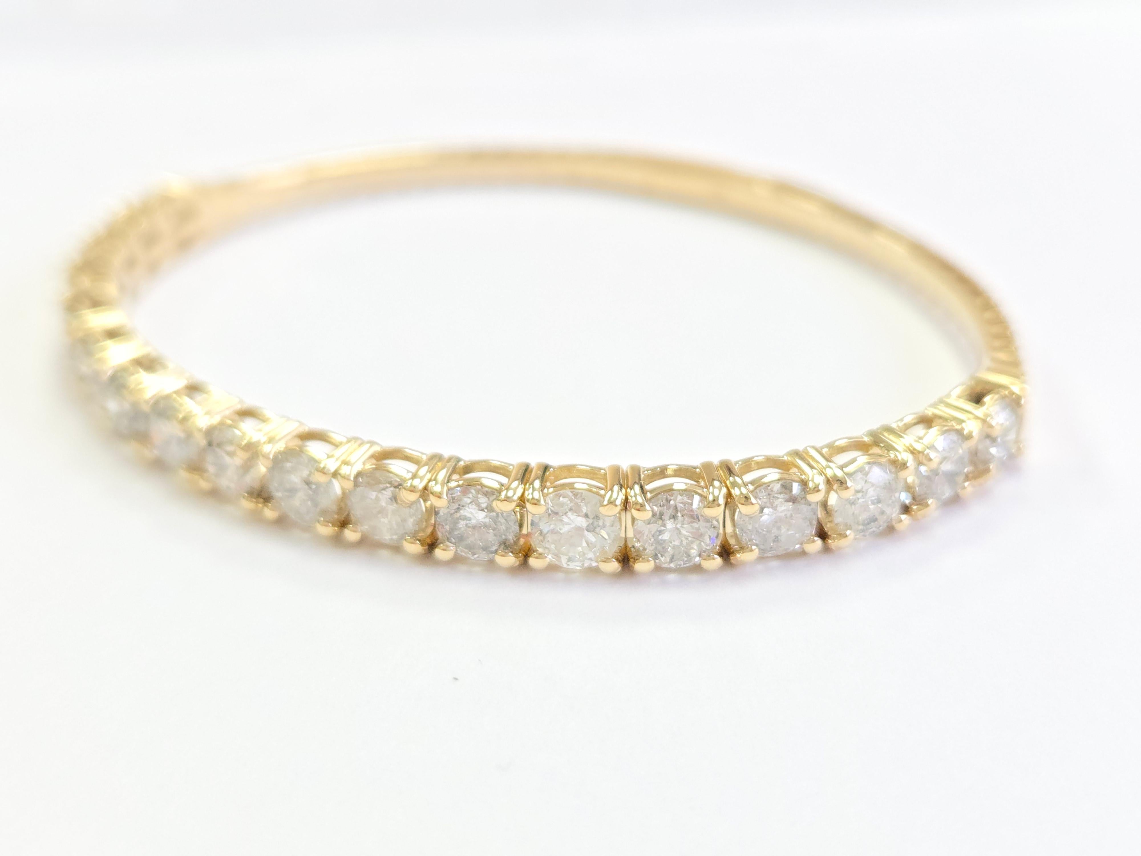 7.12 Carat Flexible Bangle Natural Diamond Yellow Gold 14 Karat For Sale 2