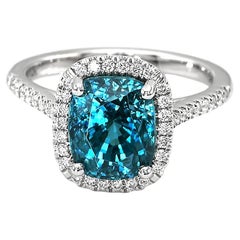 Bague en or blanc 14 carats sertie de zircon bleu de 7,12 carats