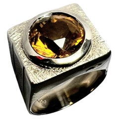 Anello Signet in argento sterling rodiato con citrino giallo rotondo da 7,1 carati