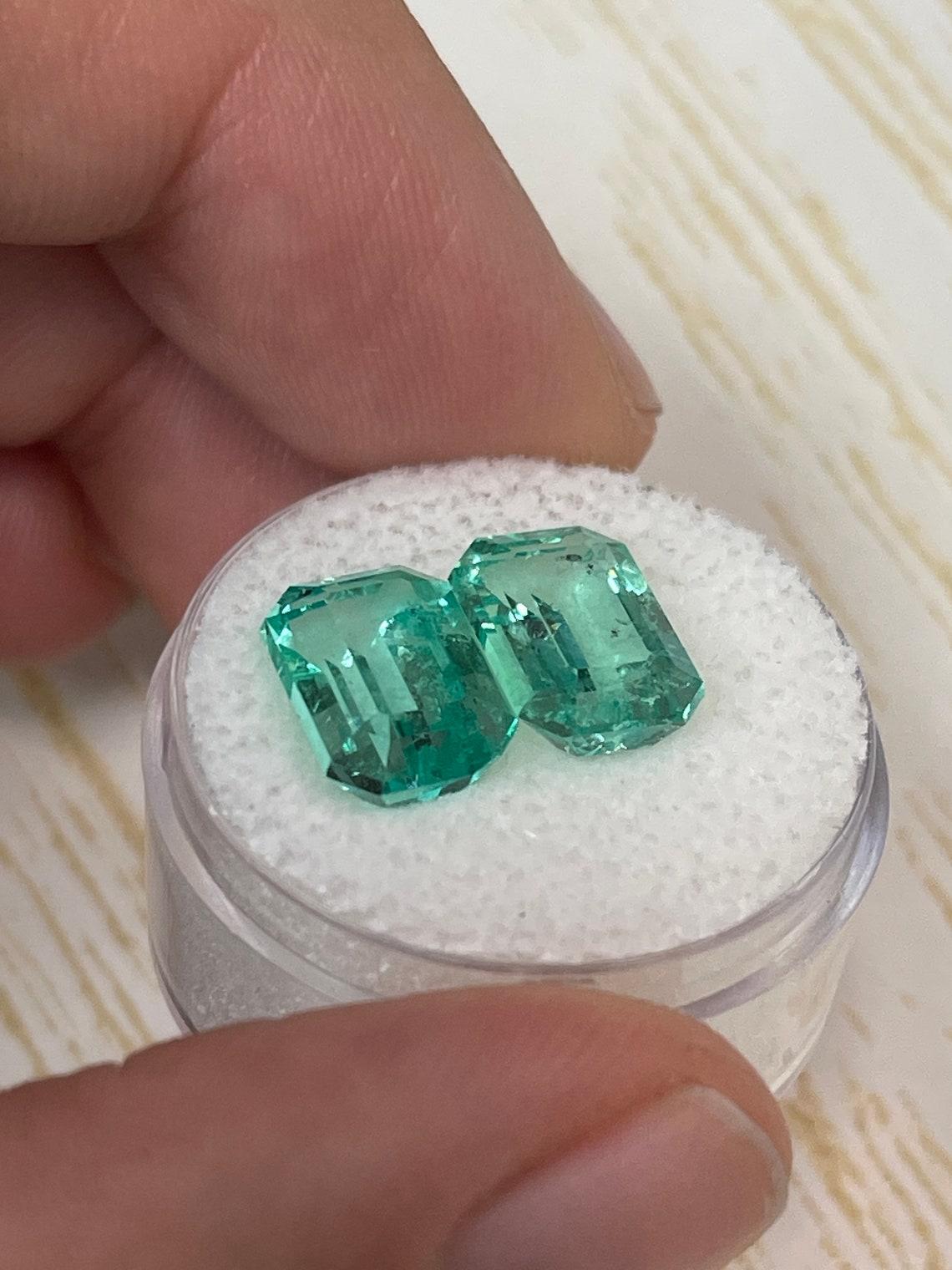 7.12tcw 11.5x8 Matching Colombian Emeralds - Emerald Cut Genuine Loose Pair Neuf - En vente à Jupiter, FL