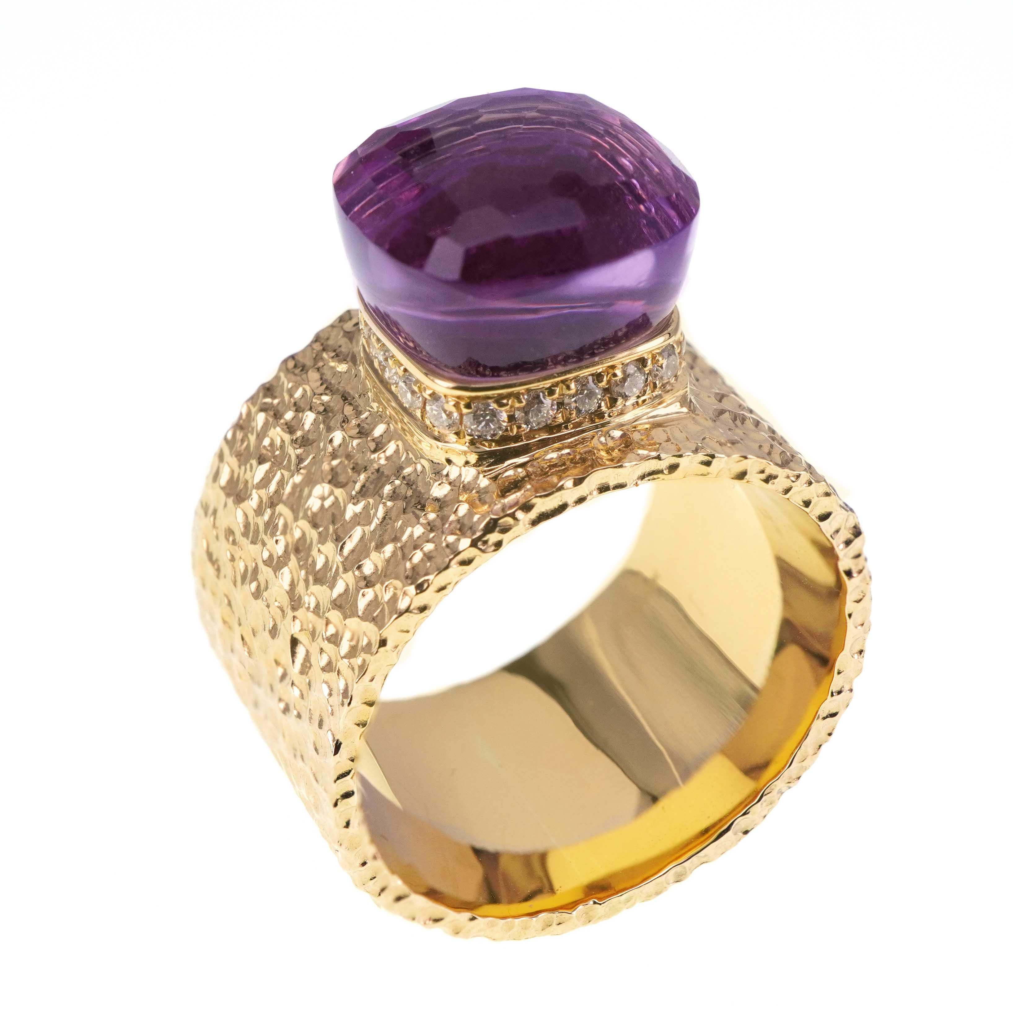Old European Cut 7.13 Carat Amethyst ''Magic Lamp Cover'' 18K Gold Cocktail Ring For Sale
