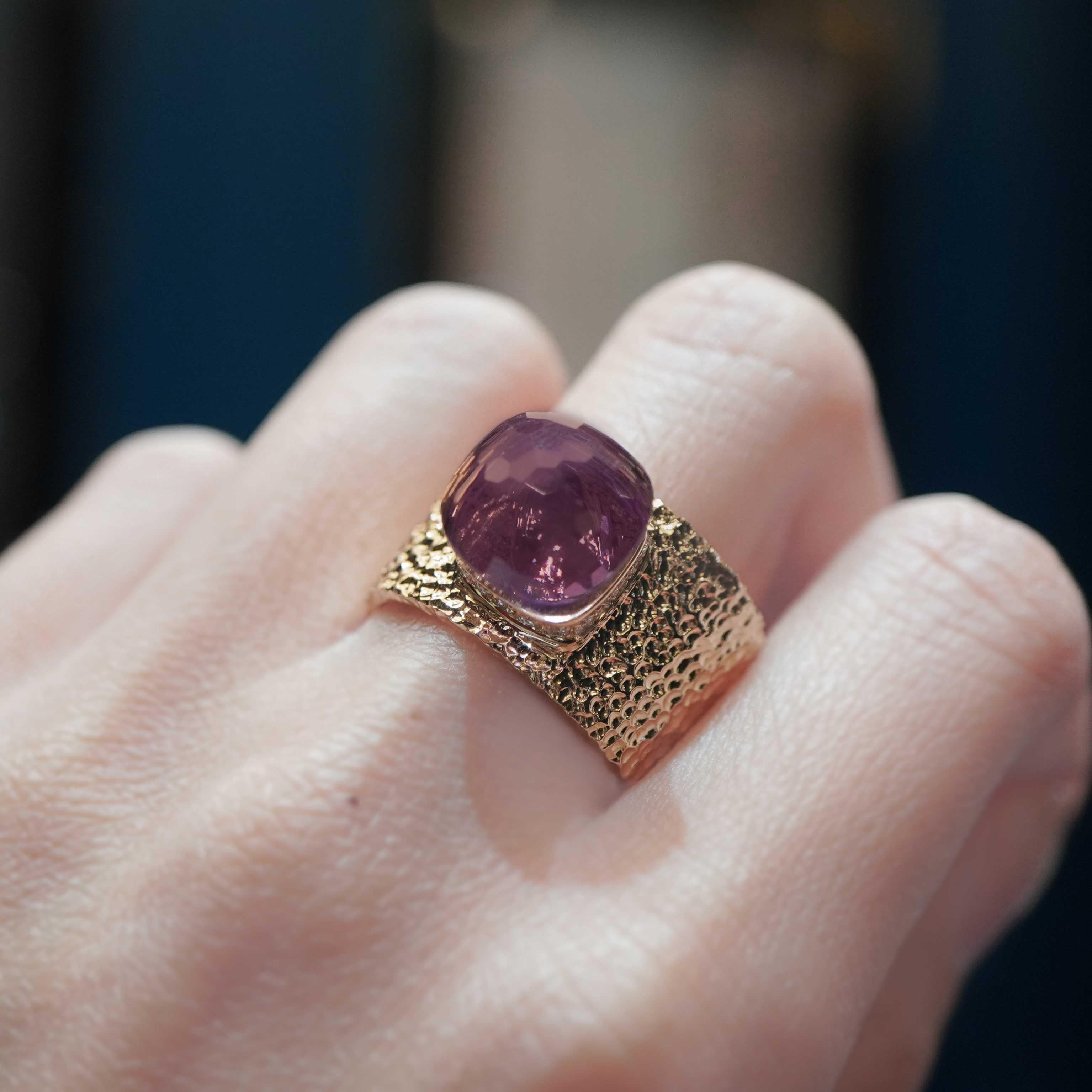 7.13 Carat Amethyst ''Magic Lamp Cover'' 18K Gold Cocktail Ring In New Condition For Sale In Hung Hom, HK