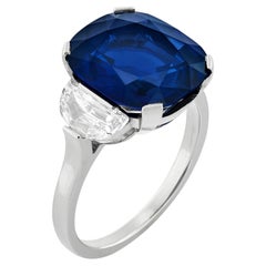 7.13 Carat Cushion Statement Blue Sapphire 18K Gold Signature Sophistication