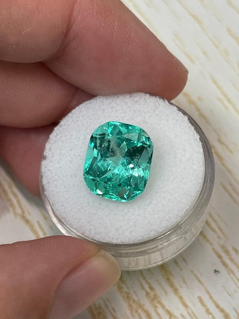 7.13 Carat Vivacious Bluish Green Colombian Emerald - Chivor Cushion Cut Gem In New Condition For Sale In Jupiter, FL