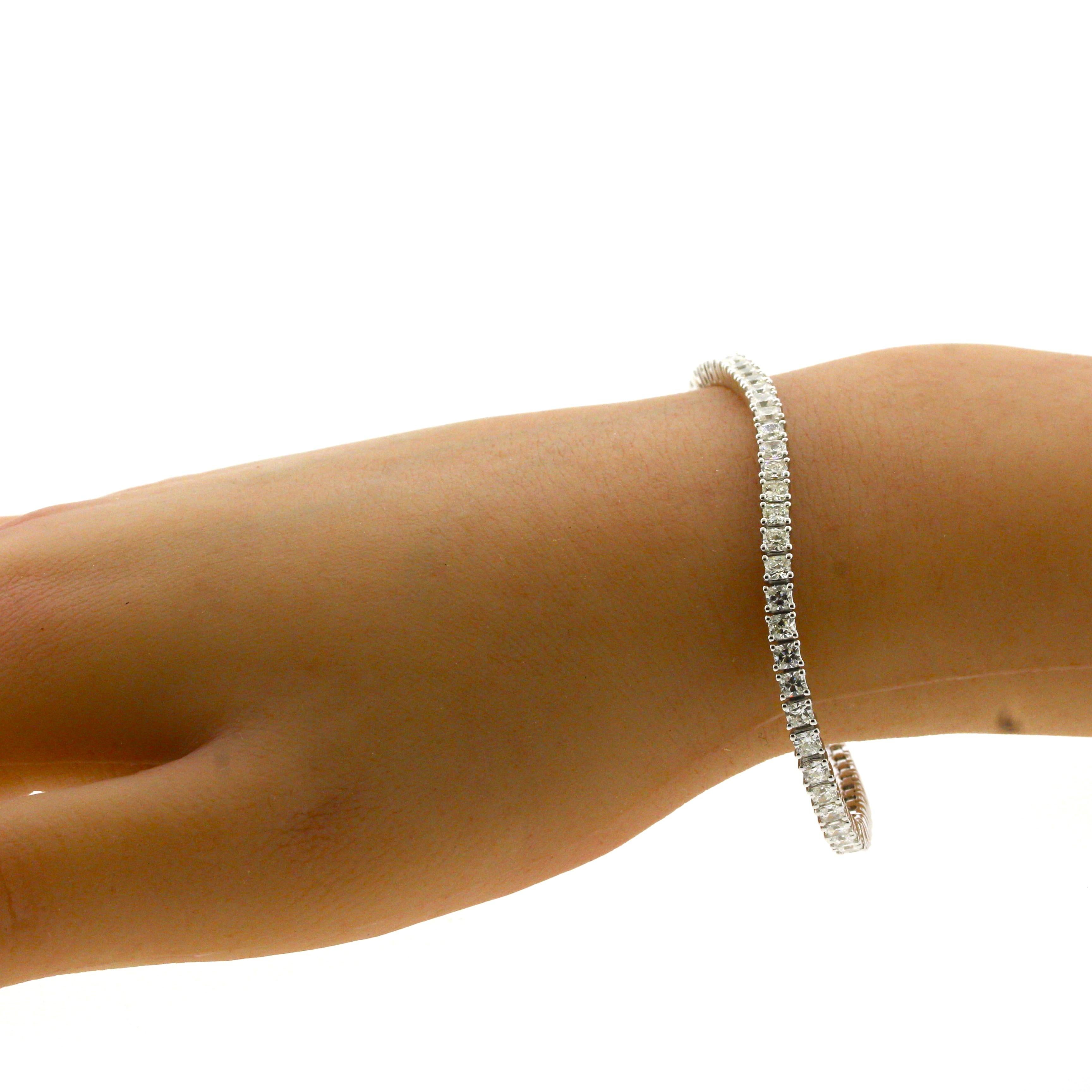 7.14 Karat Diamant-Gold-Tennisarmband mit Kissenschliff 3