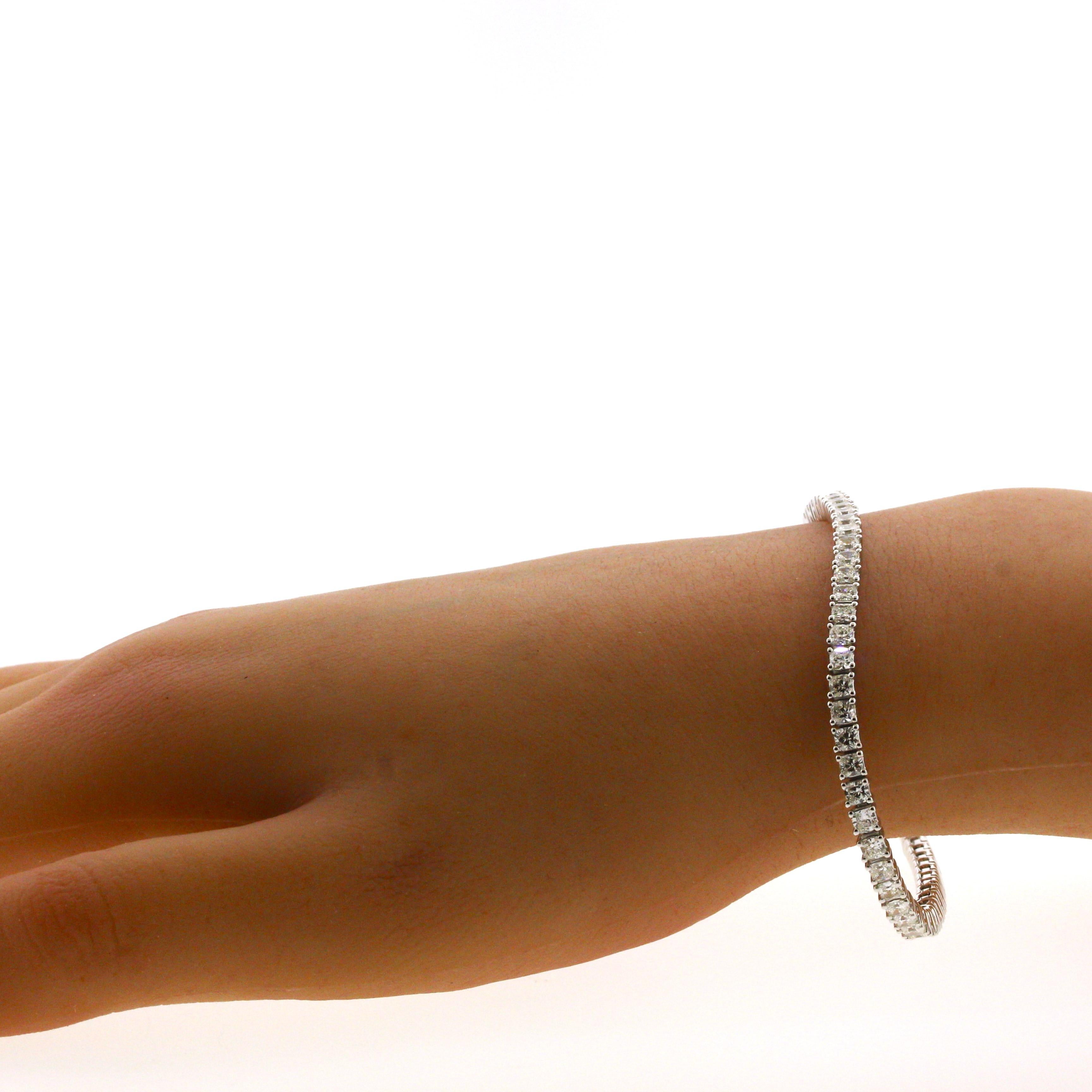 7.14 Karat Diamant-Gold-Tennisarmband mit Kissenschliff 4