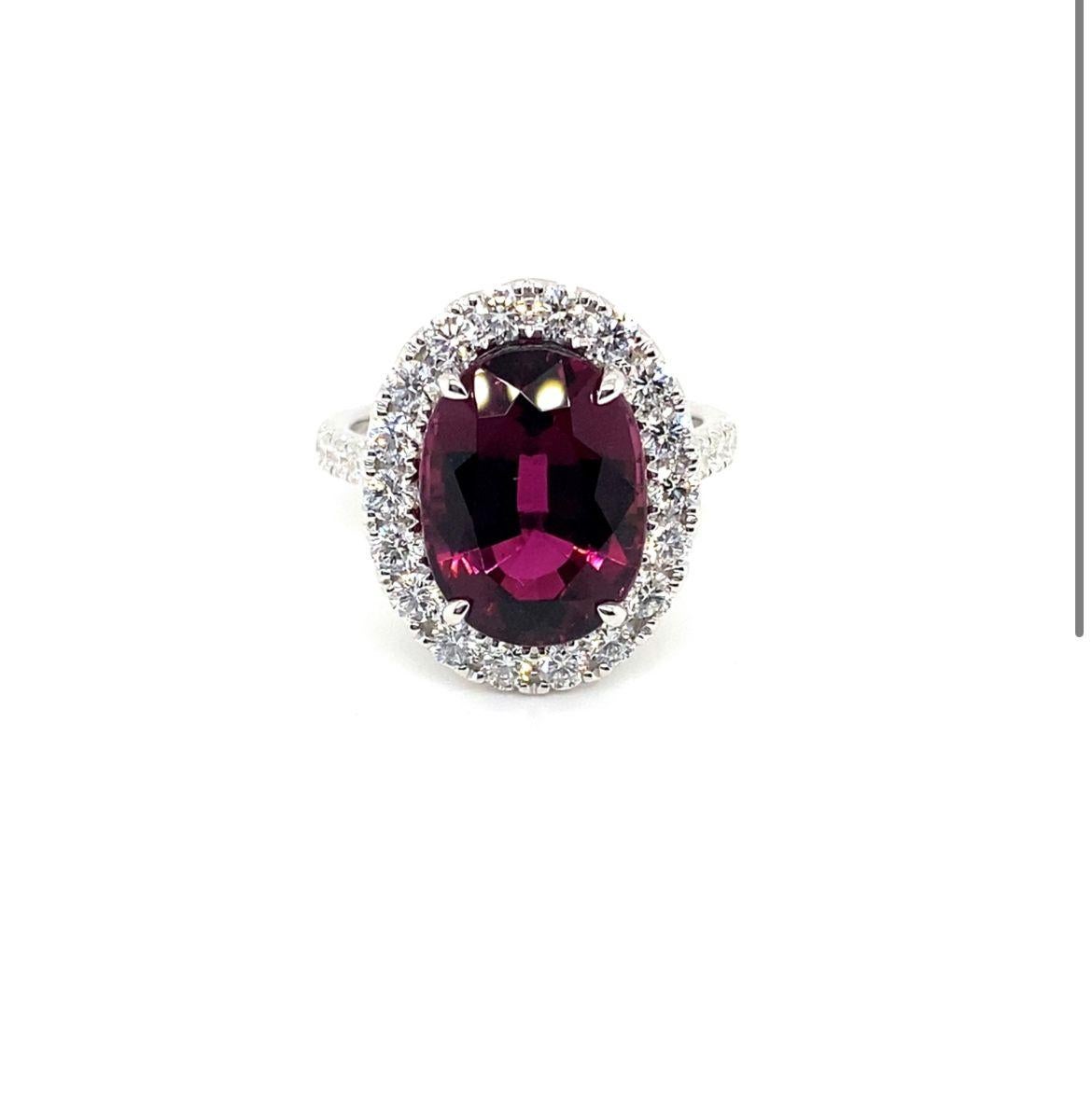 Taille ovale Bague en or blanc 18 carats avec tourmaline rubellite certifiée GIA de 7,14 carats en vente