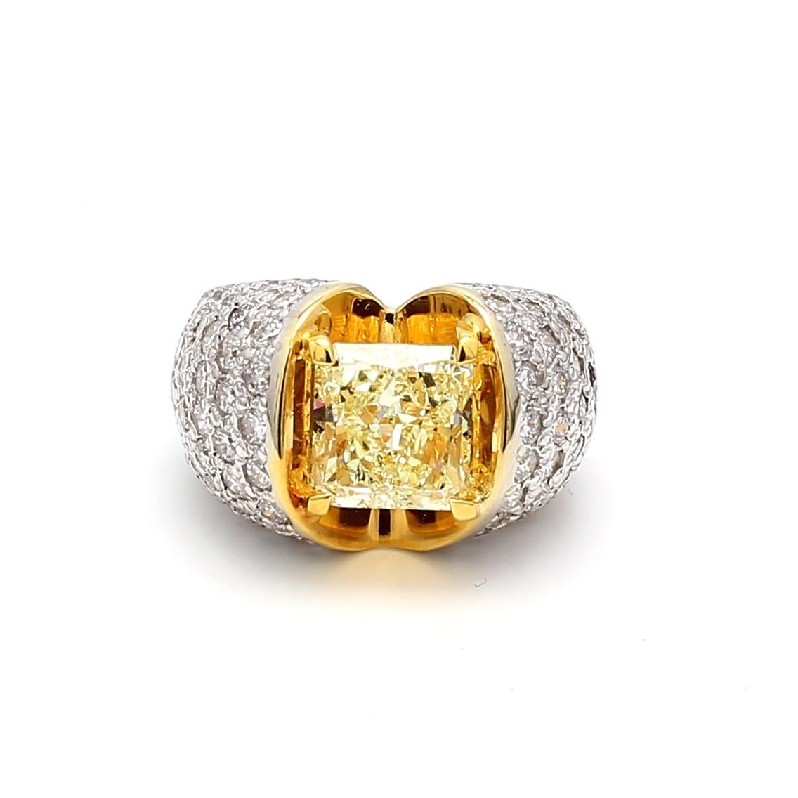 7,14ct Fancy Light Yellow Radiant Cut VVS2 & Runder Diamant Zweifarbiger Goldring im Angebot 5