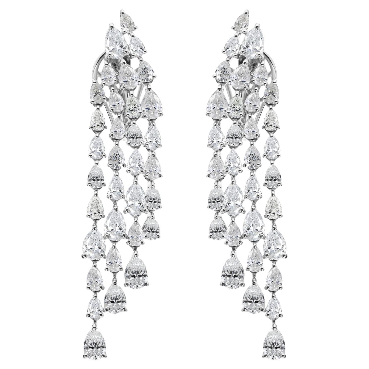 Pendientes en forma de araña con diamantes talla pera de 7,15 quilates y oro blanco de 18k