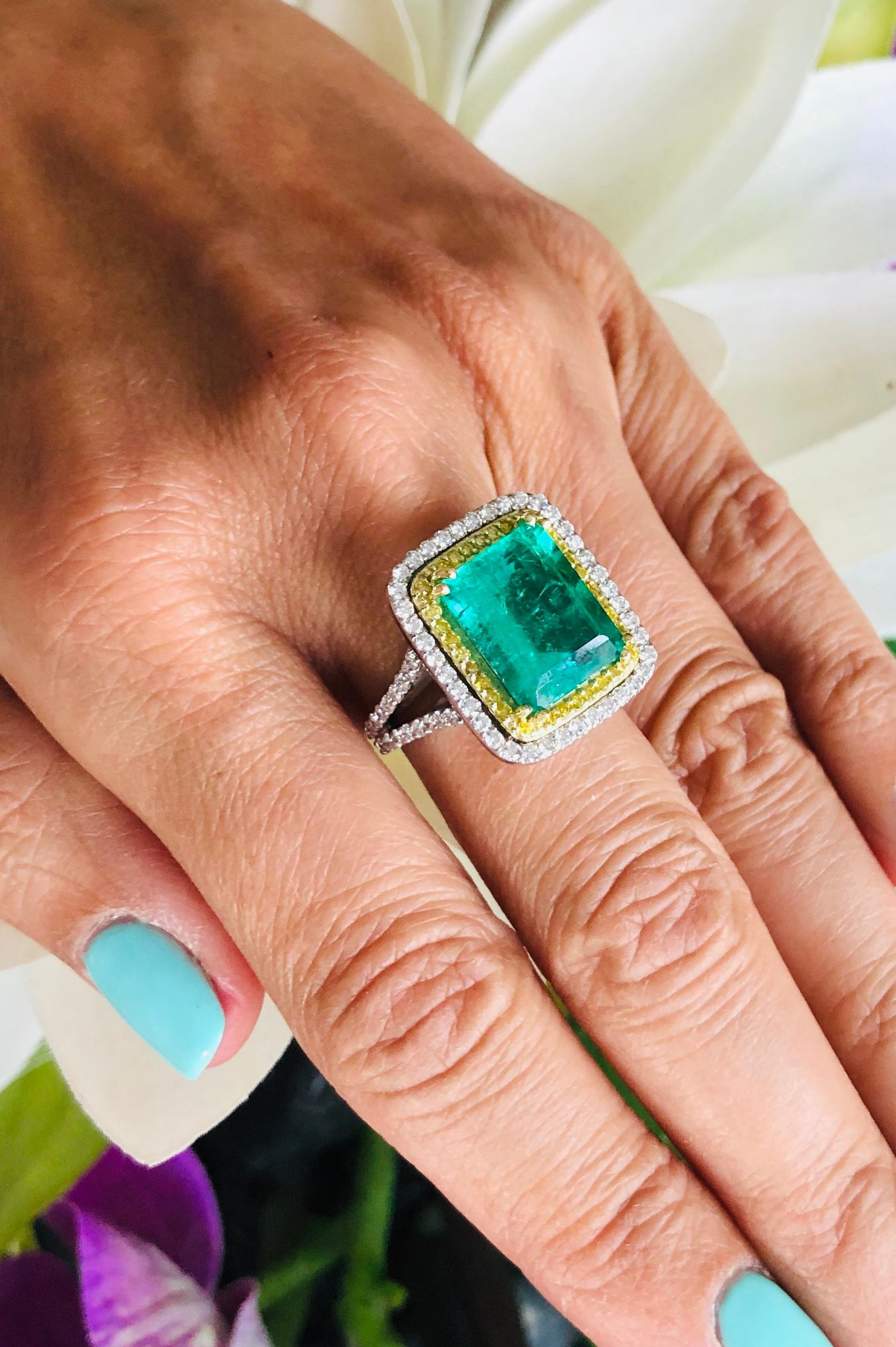 7.15 Carat Emerald and Diamonds Cocktail Ring 18 Karat Gold 5