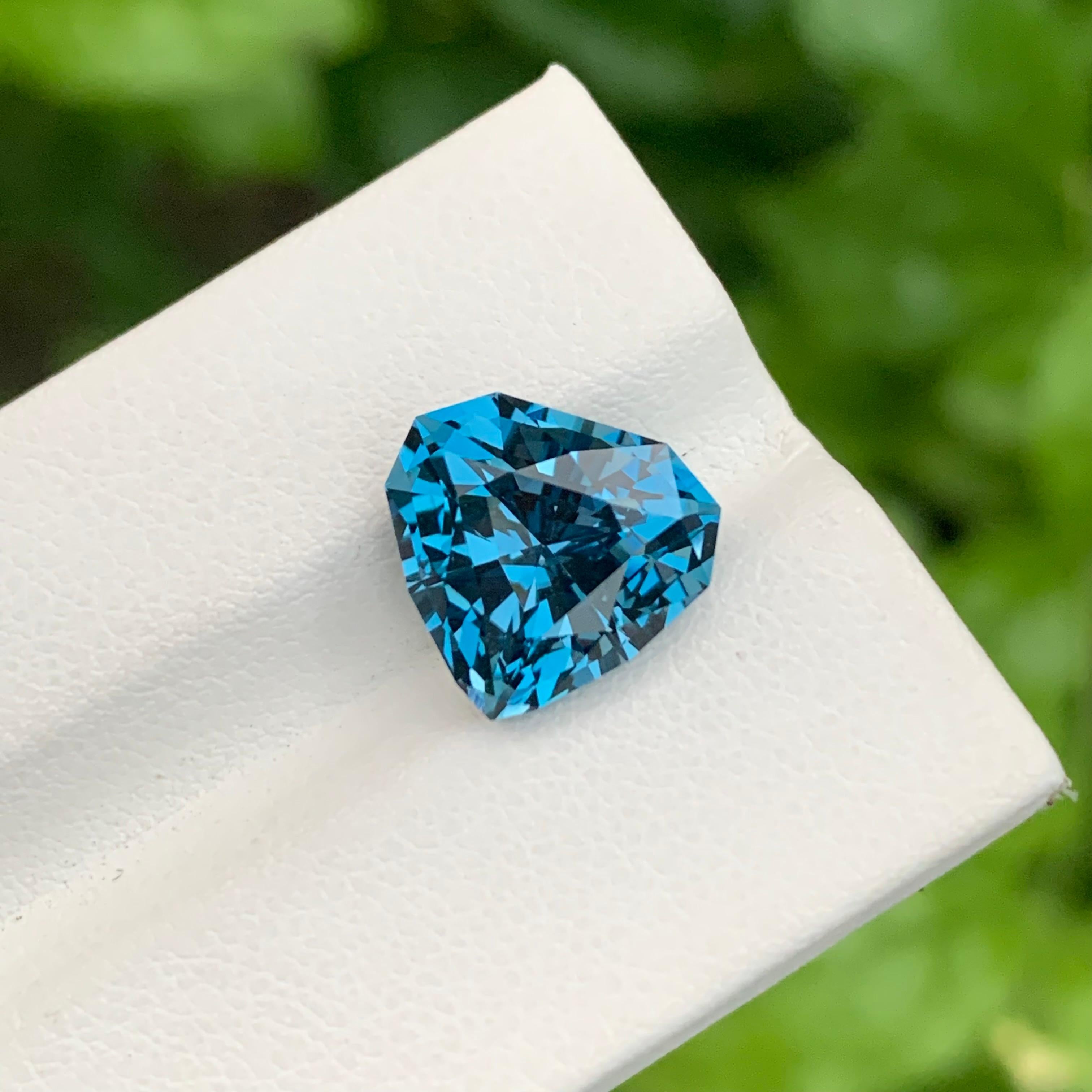 Trillion Cut 7.15 Carat Gorgeous Faceted London Blue Topaz Trillion Shape Gem For Jewellery For Sale