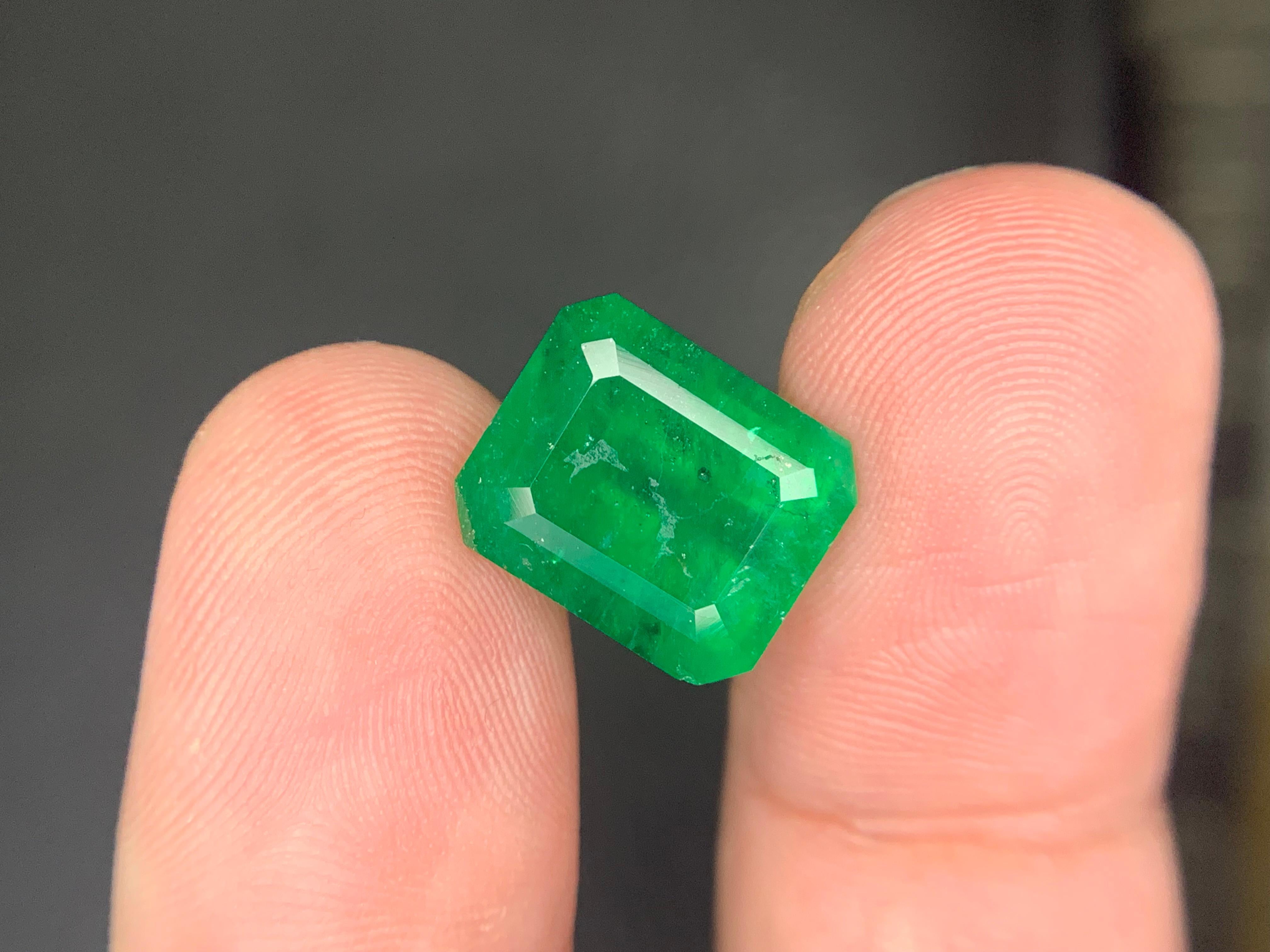 Arts and Crafts Gemma di smeraldo naturale sciolta da 7.15 carati proveniente da Swat, Pakistan in vendita