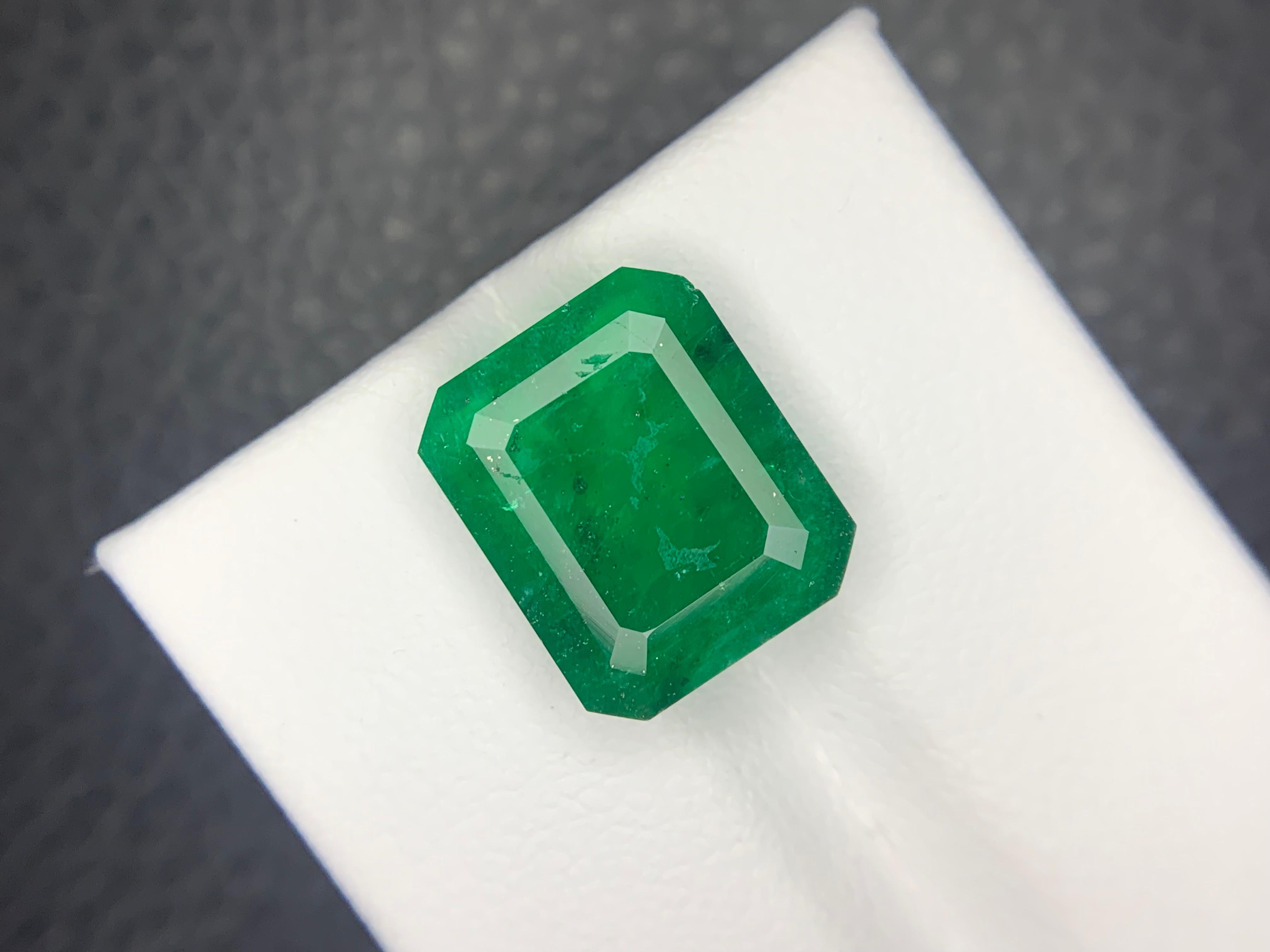 Gemma di smeraldo naturale sciolta da 7.15 carati proveniente da Swat, Pakistan In condizioni Nuovo in vendita a Peshawar, PK