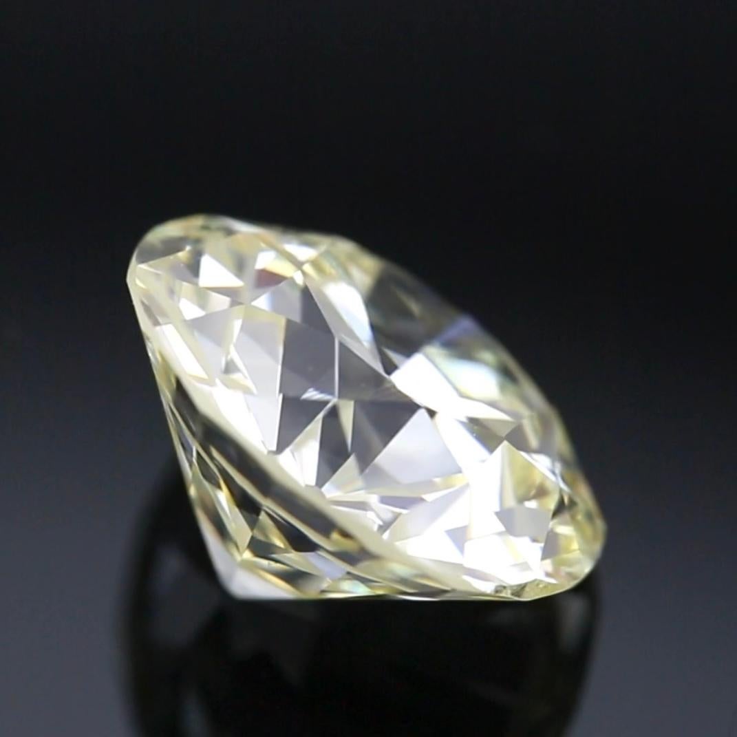 Diamant taille ancienne européenne de 7,15 carats • Couleur Q-R • VVS2 Clarté en vente 4