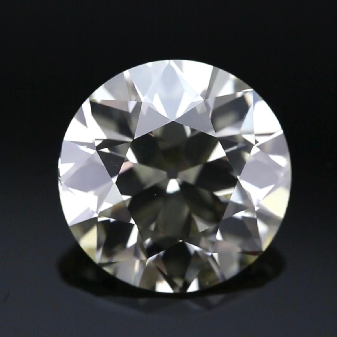 Diamant taille ancienne européenne de 7,15 carats • Couleur Q-R • VVS2 Clarté Unisexe en vente