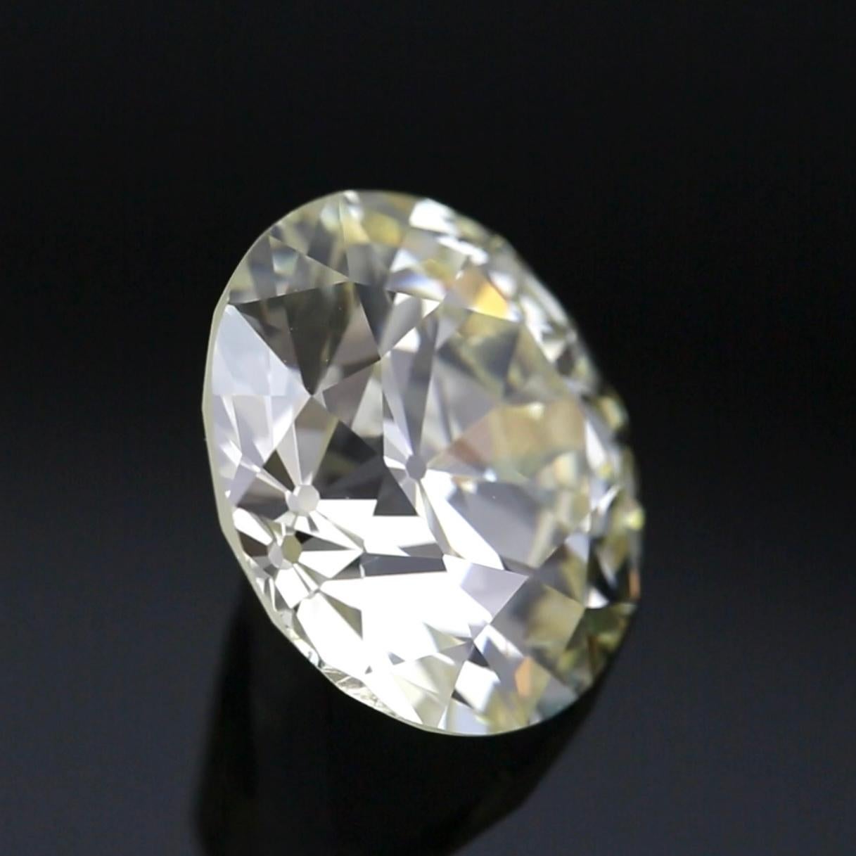 Diamant taille ancienne européenne de 7,15 carats • Couleur Q-R • VVS2 Clarté en vente 3