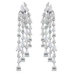 Boucles d
oreilles pendantes en or blanc 14 carats avec diamants taille poire 7.15 carats