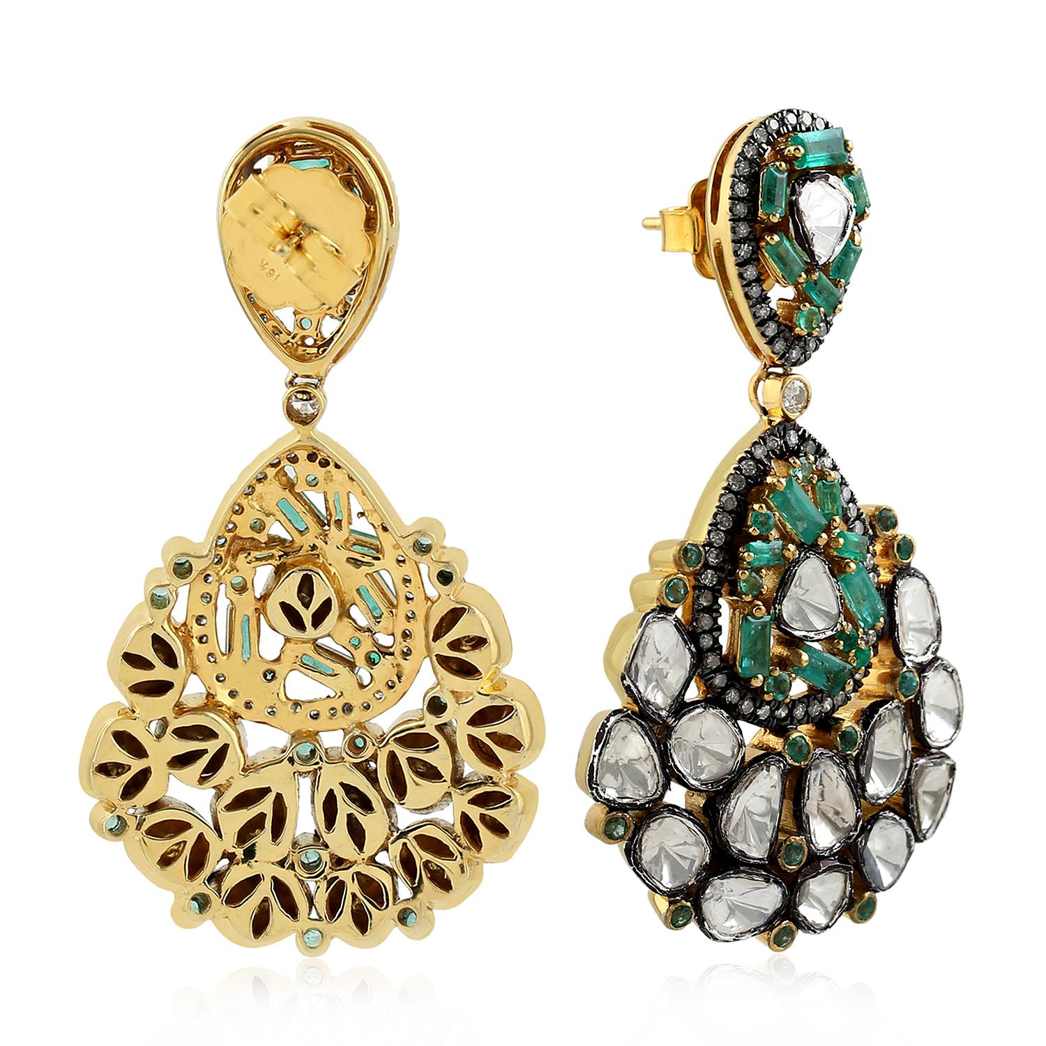 7,15 Karat Diamant-Ohrring im Rosenschliff mit Smaragd aus 18 Karat Gelbgold und Silber (Zeitgenössisch) im Angebot