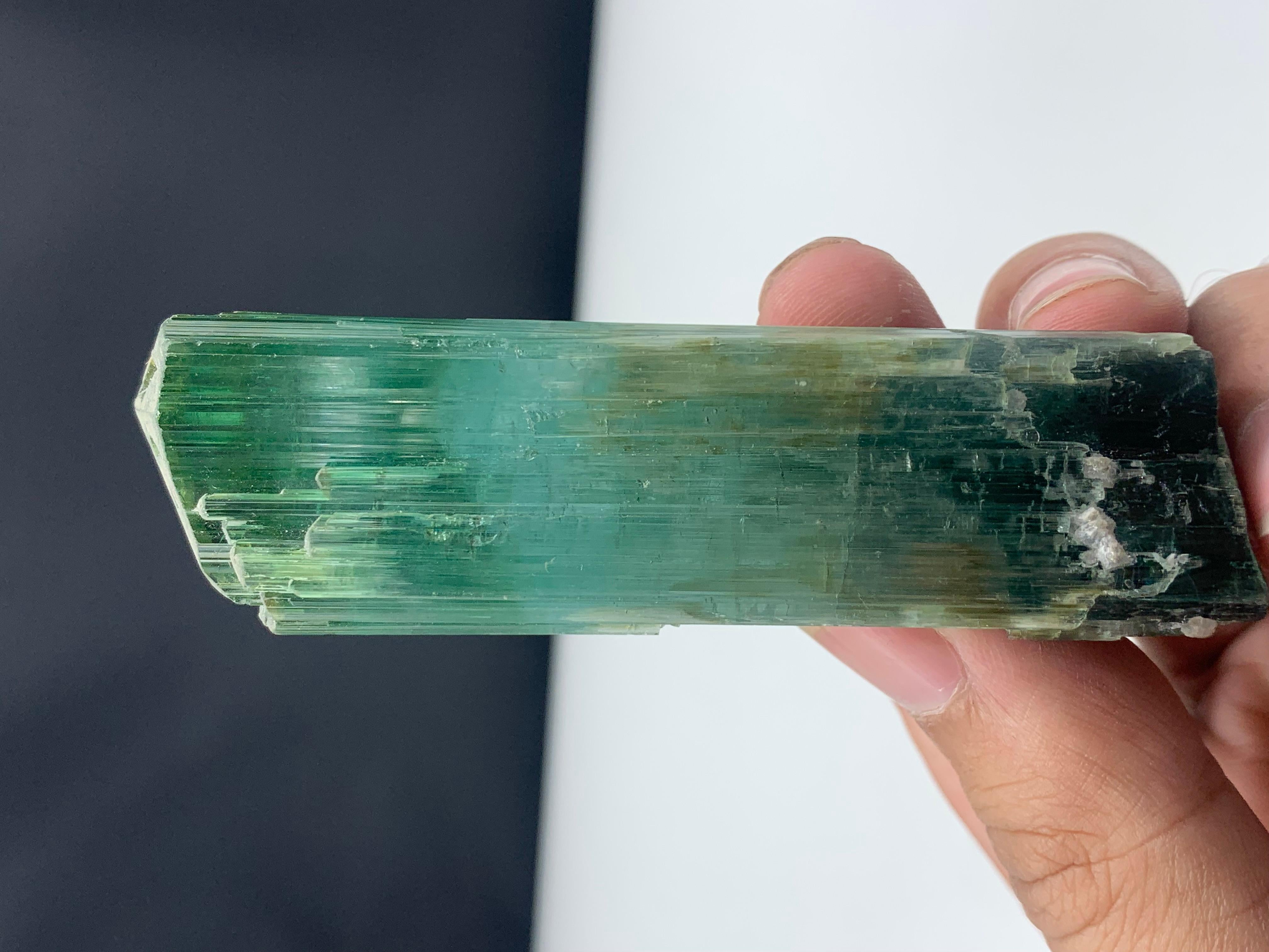 Fino al XVIII secolo 71.56 grammi di splendido cristallo di tormalina tricolore dall'Afghanistan in vendita