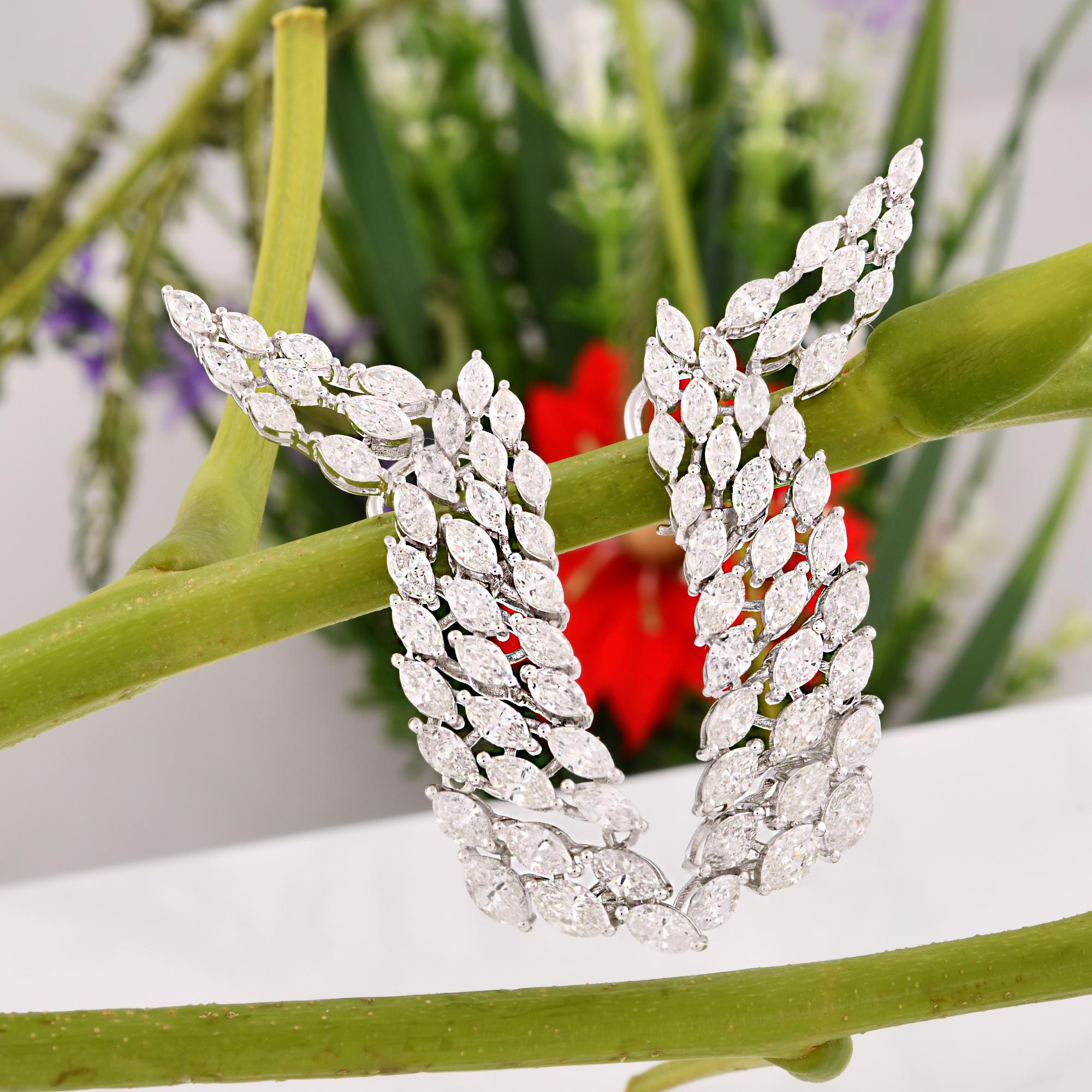 Pendientes colgantes de diamantes naturales talla marquesa de 7,15 quilates y oro de 18 quilates Moderno en venta