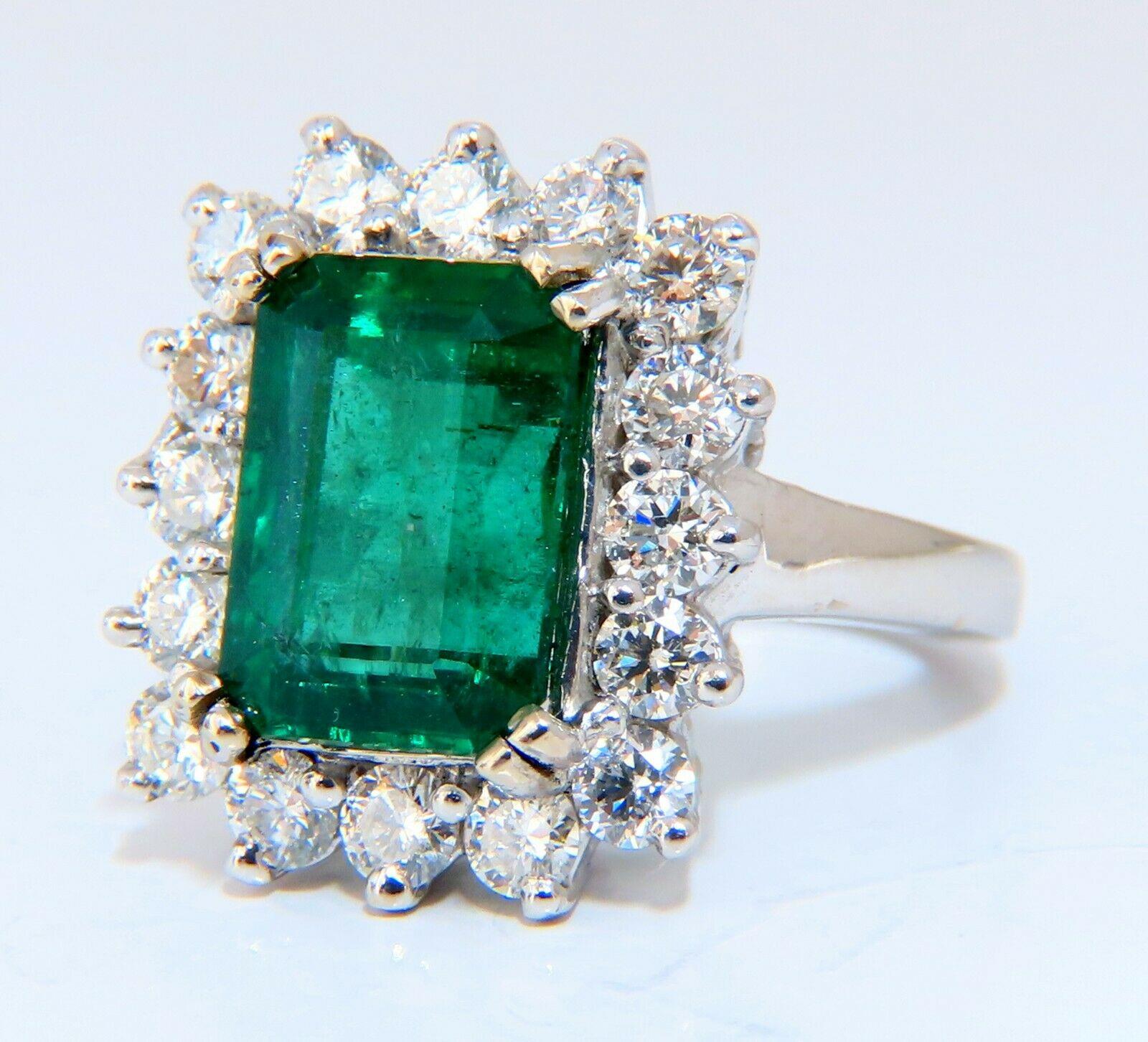 Anillo Halo de Diamantes Esmeralda Natural de 7,15 Quilates 14 Kilates en venta 2