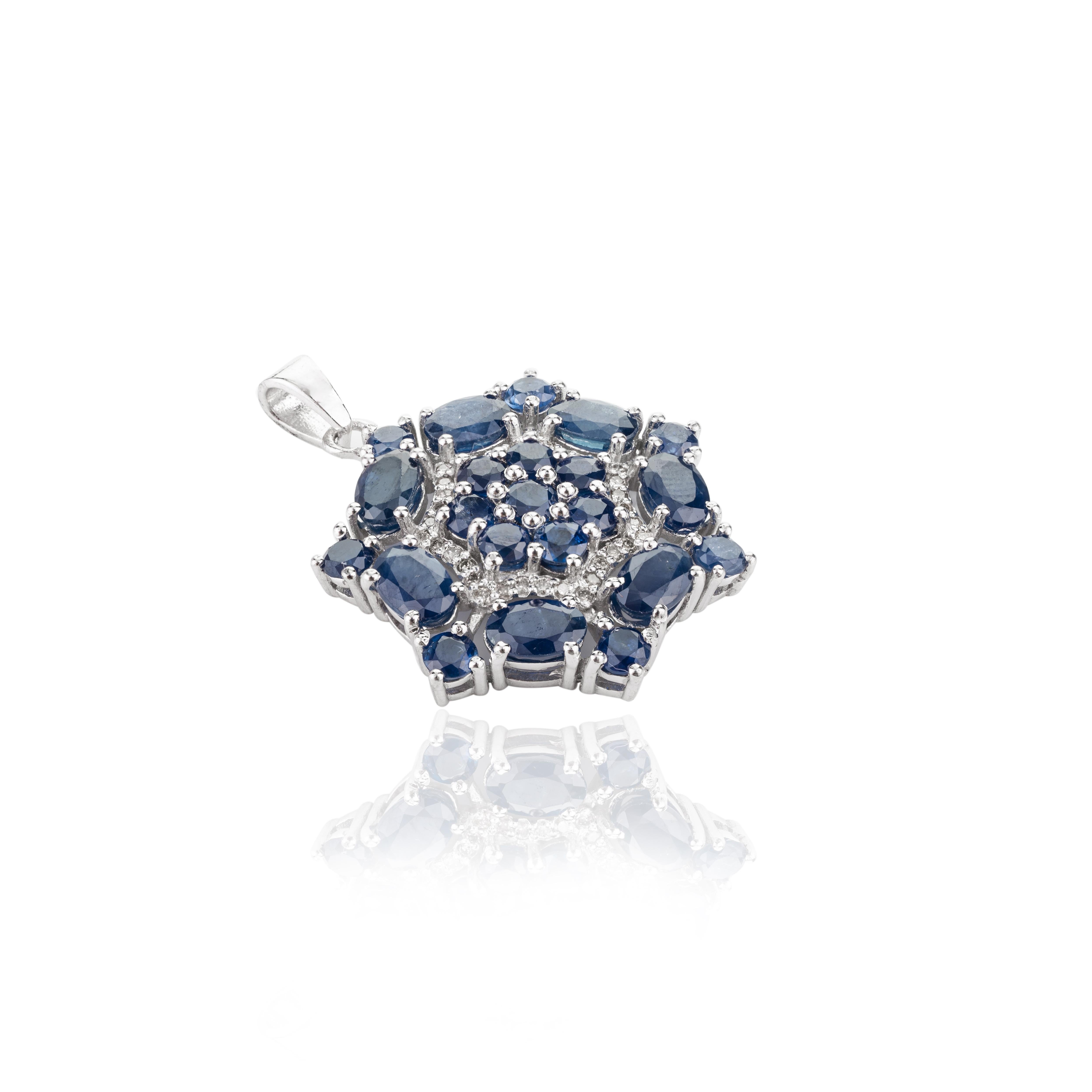 Art Deco 7.15 Cts Natural Blue Sapphire Cluster Flower Pendant in .925 Sterling Silver For Sale