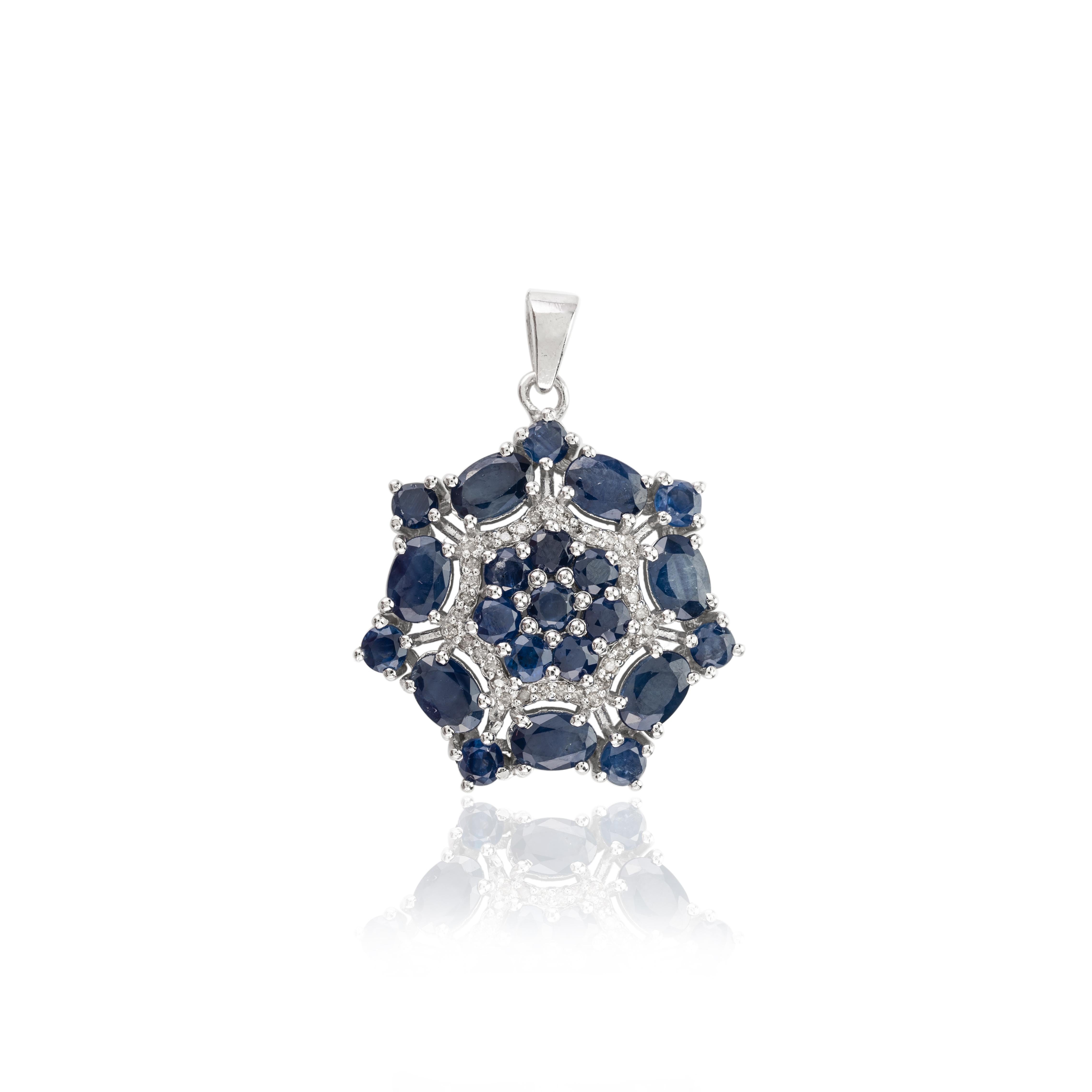 7.15 Cts Natural Blue Sapphire Cluster Flower Pendant in .925 Sterling Silver In New Condition For Sale In Houston, TX