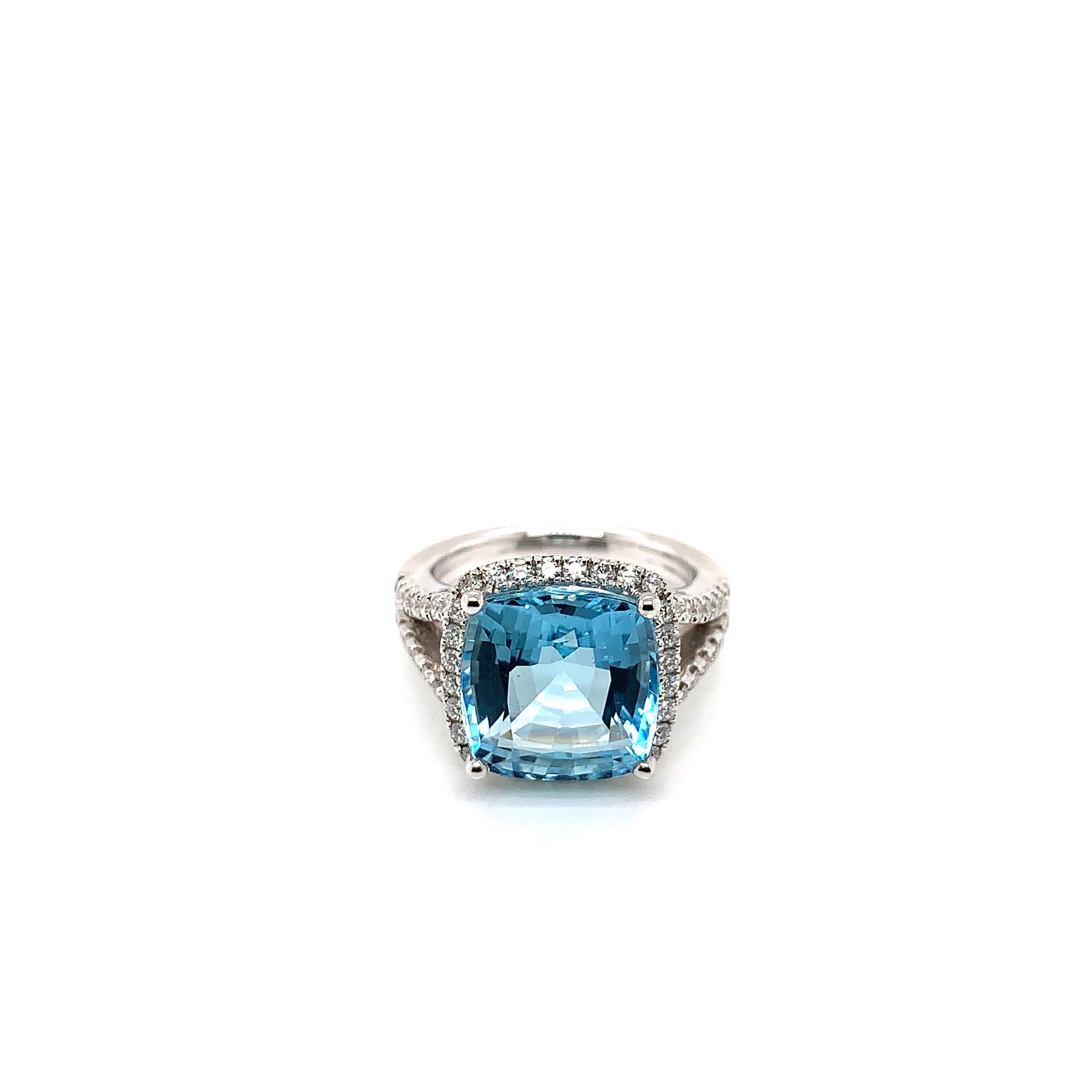 Classic aquamarine ring in 18K white gold with diamonds. 

Aquamarine: 7.16 carat cushion shape.
Diamonds: 0.67 carat, G colour, VS clarity. 
Gold: 11.15g, 18K white gold. 