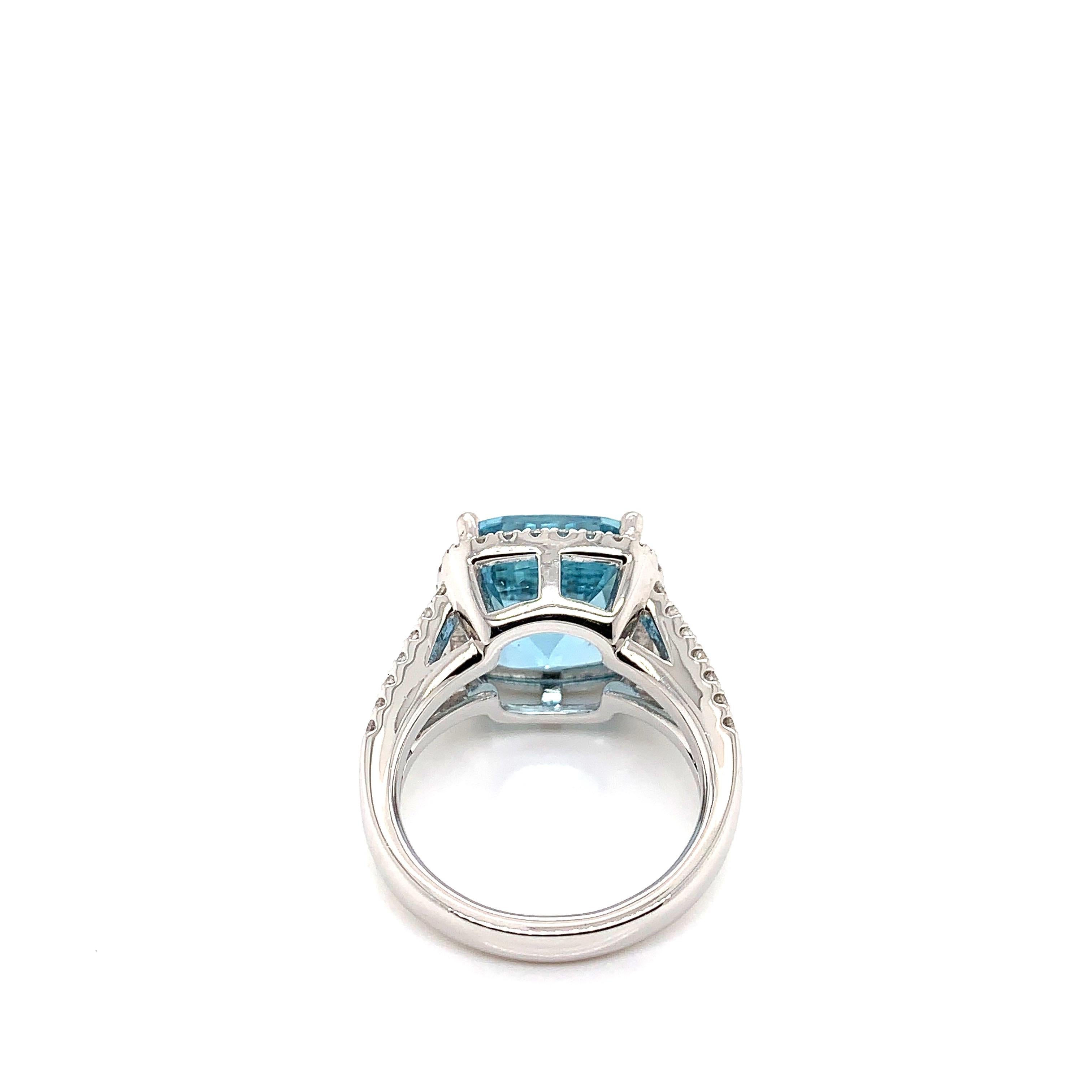 7.16 Carat Cushion Shaped Aquamarine Ring in 18 Karat White Gold with Diamonds In New Condition In Hong Kong, HK