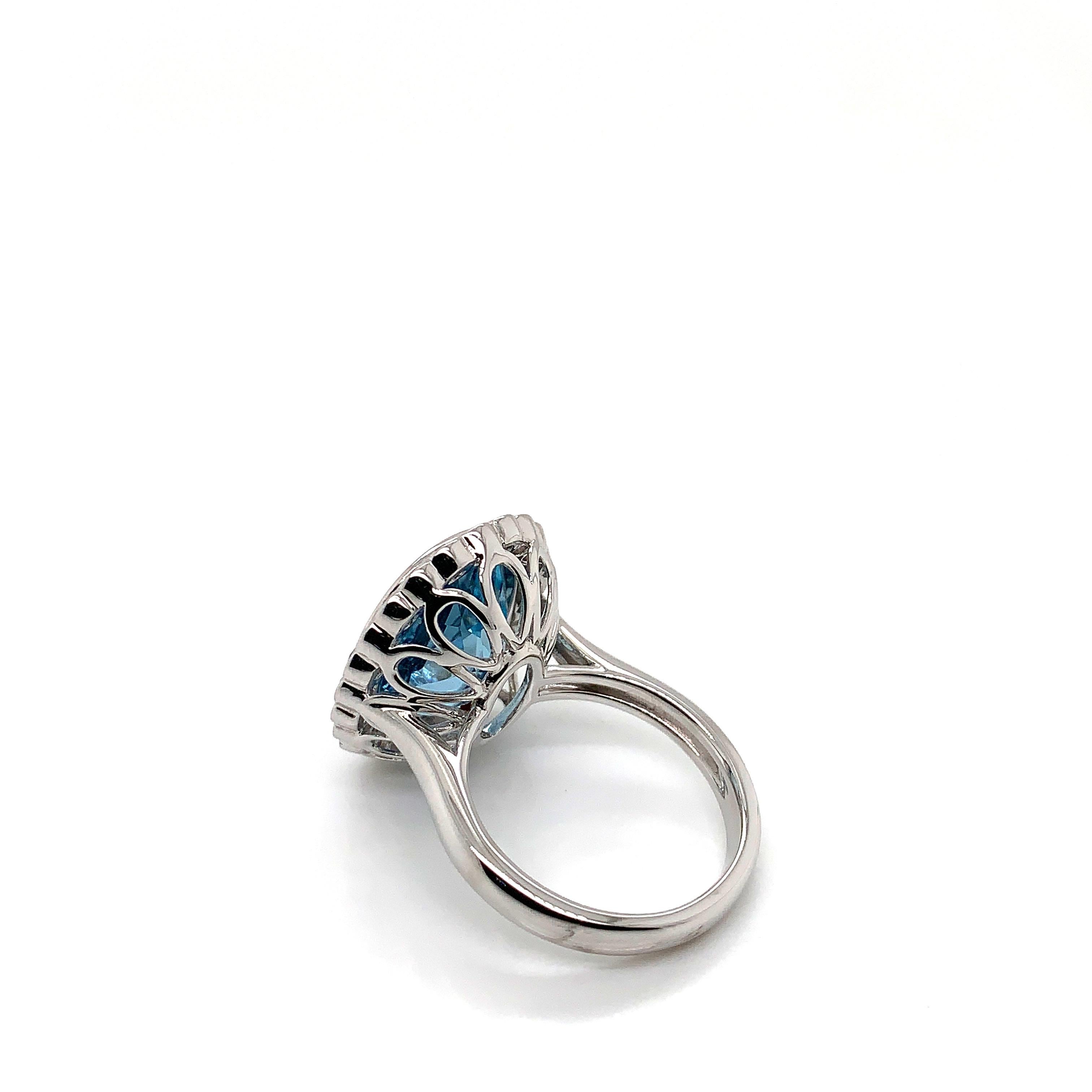 7.16 Carat Oval Shaped Aquamarine Ring in 18 Karat White Gold with Diamonds In New Condition In Hong Kong, HK