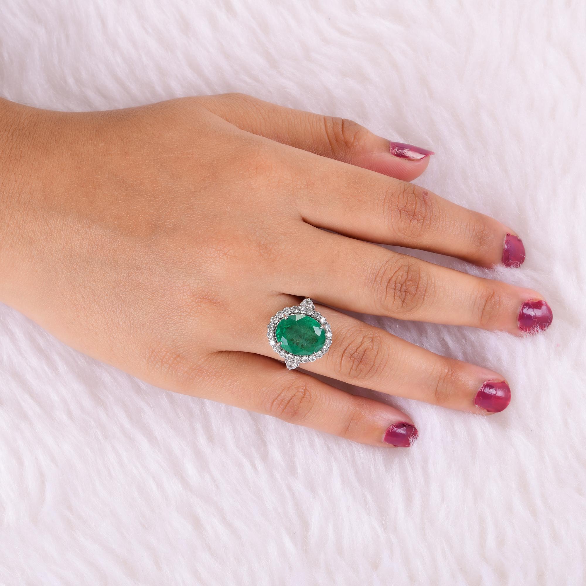 Im Angebot: 7,17 TCW sambischen Smaragd SI/H Diamant Halo Cocktail Edelstein Ring 14k Weißgold () 2