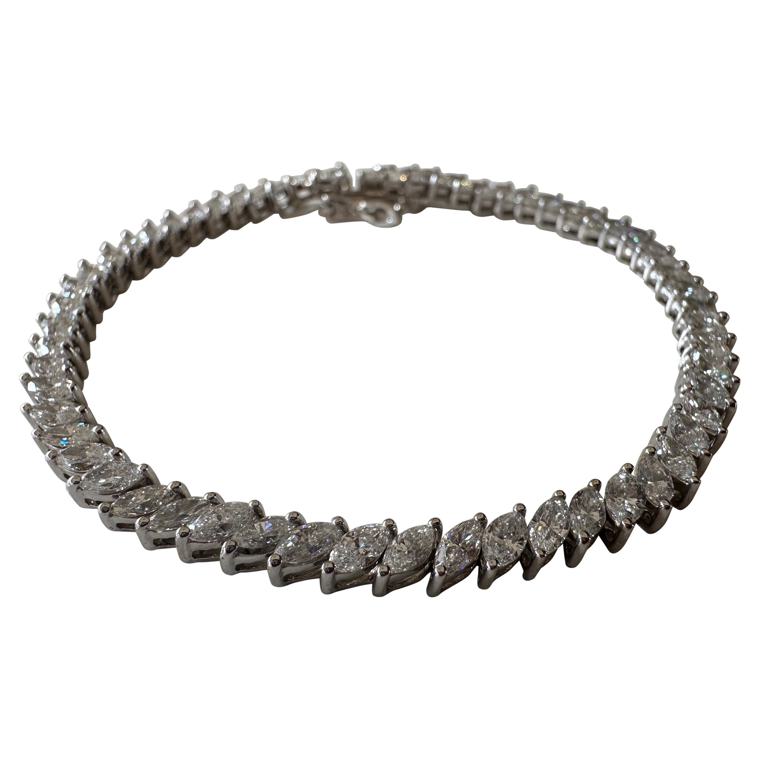 Tennisarmband mit 7,18 Karat Diamanten im Marquise-Schliff im Angebot