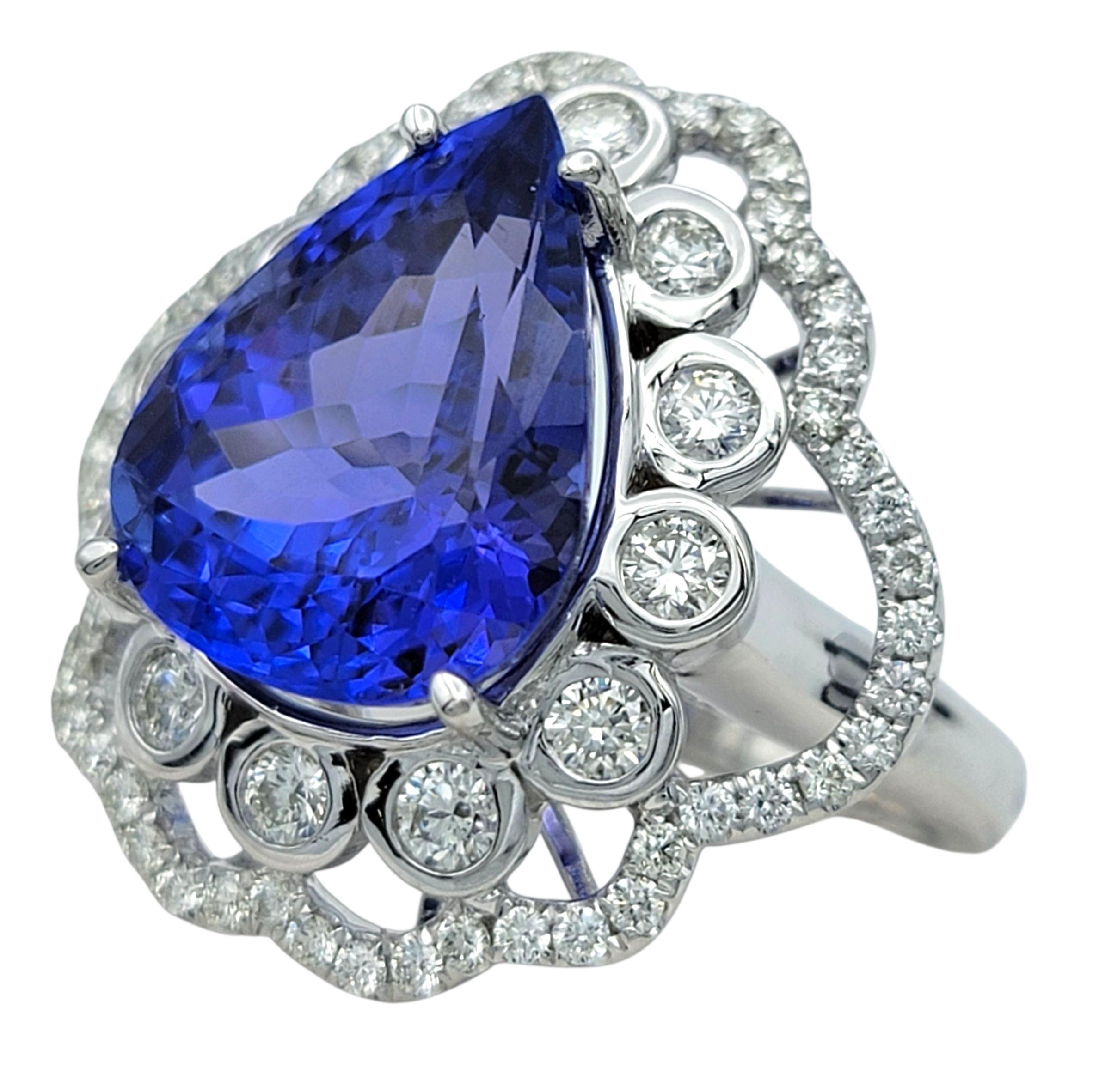 Taglio a goccia Anello Cocktail con tanzanite taglio pera da 7,18 carati e diamanti in oro bianco 14 carati in vendita