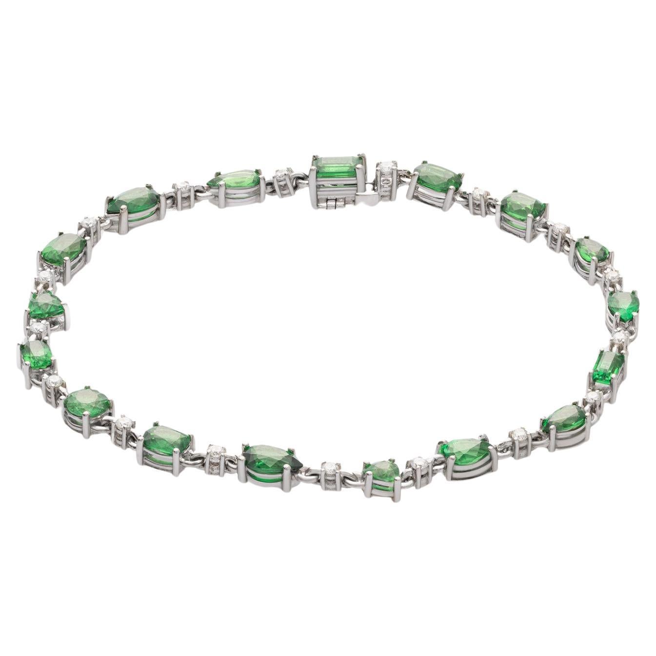 Bracelet en or blanc 18K avec tsavorite de 7,18 carats et diamant de 0,38 carat
