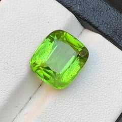 7.18 Karat Vivid Green Natural Peridot Cushion Cut Loser Edelstein für Schmuck