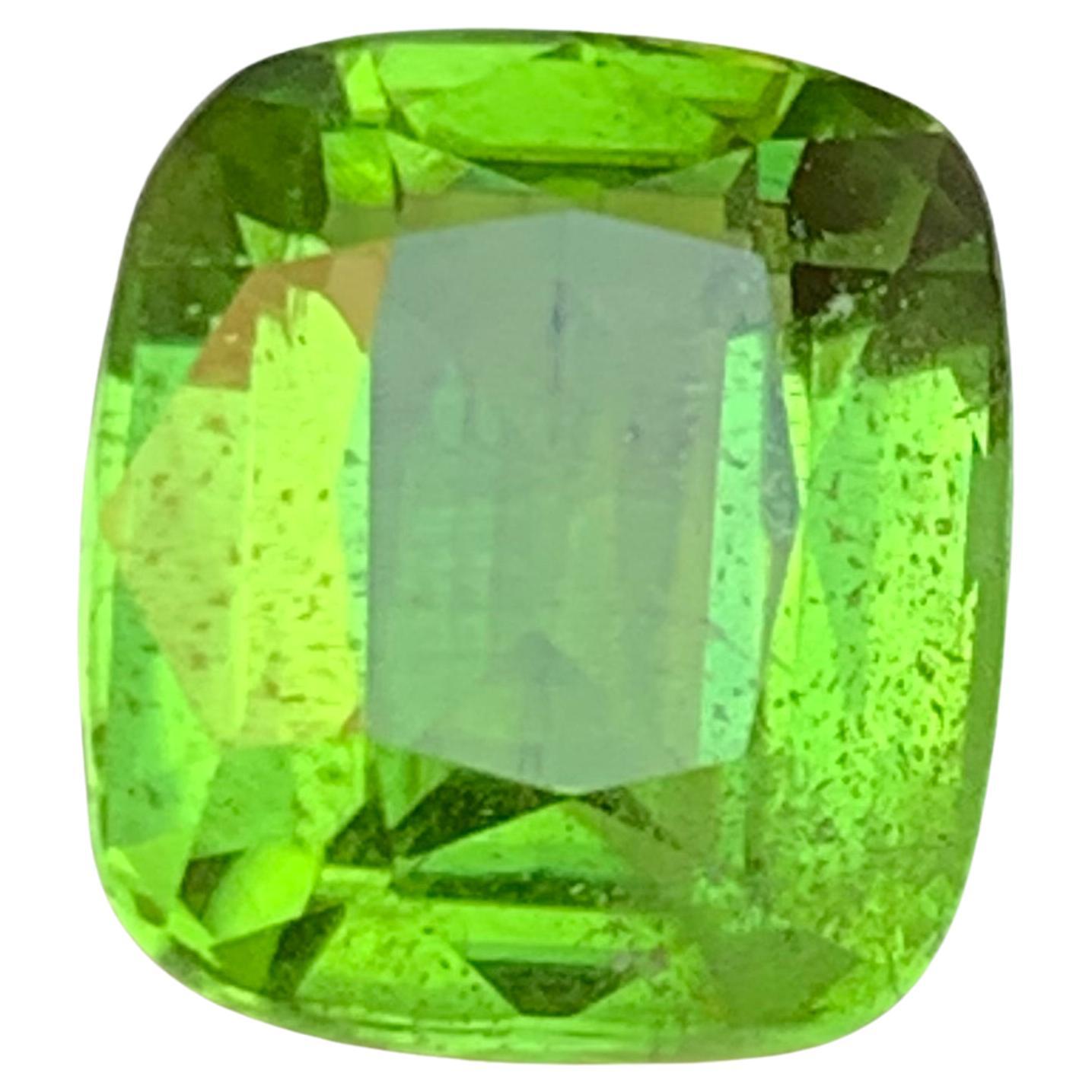 7.18 Carat Vivid Green Natural Peridot Cushion Cut Loose Gemstone for Jewelry For Sale