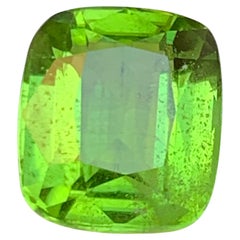 7.18 Karat Vivid Green Natural Peridot Cushion Cut Loser Edelstein für Schmuck