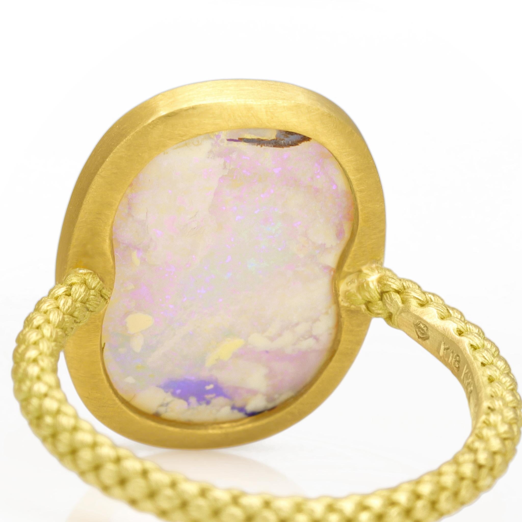 Bague en or jaune 7.19 carats 3D Licorne Opale Cabochon, Talkative 2025 Pour femmes en vente