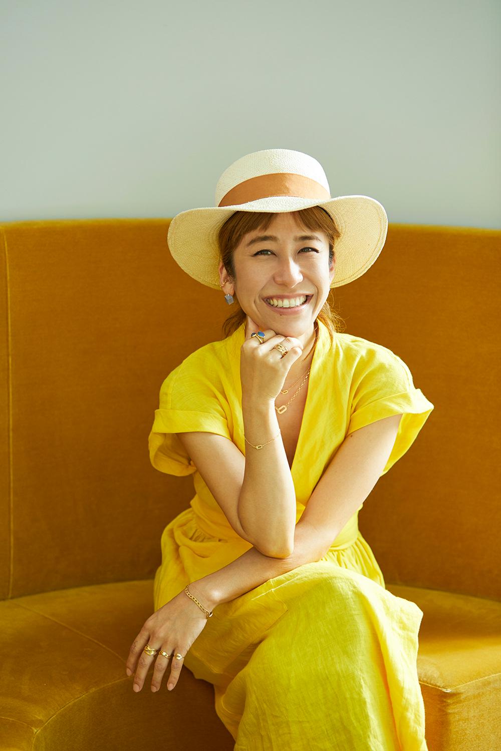 Bague en or jaune 7.19 carats 3D Licorne Opale Cabochon, Talkative 2025 en vente 2