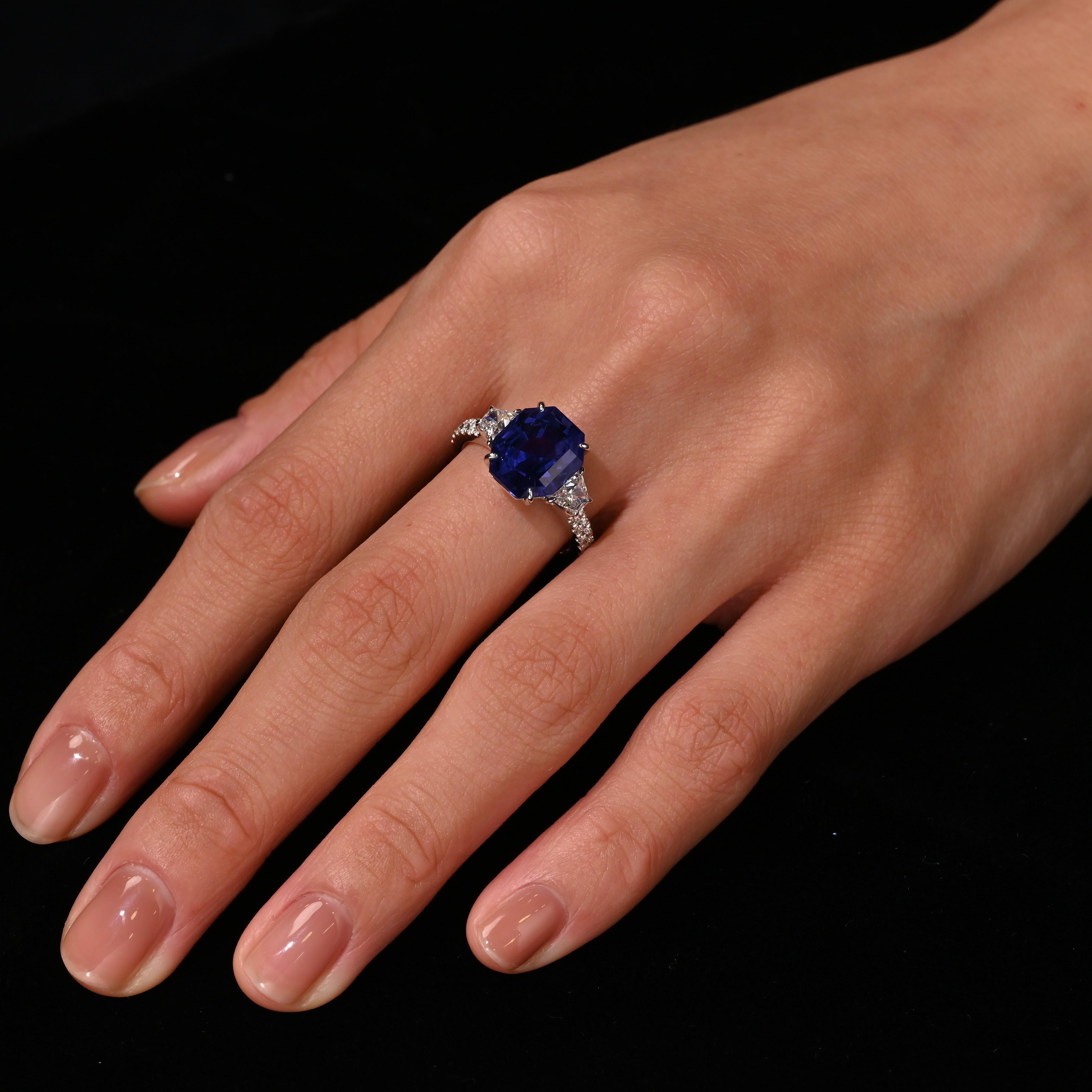 7.19 Carat Color Changing No Heat Ceylon Sapphire and Diamond Ring For Sale 4