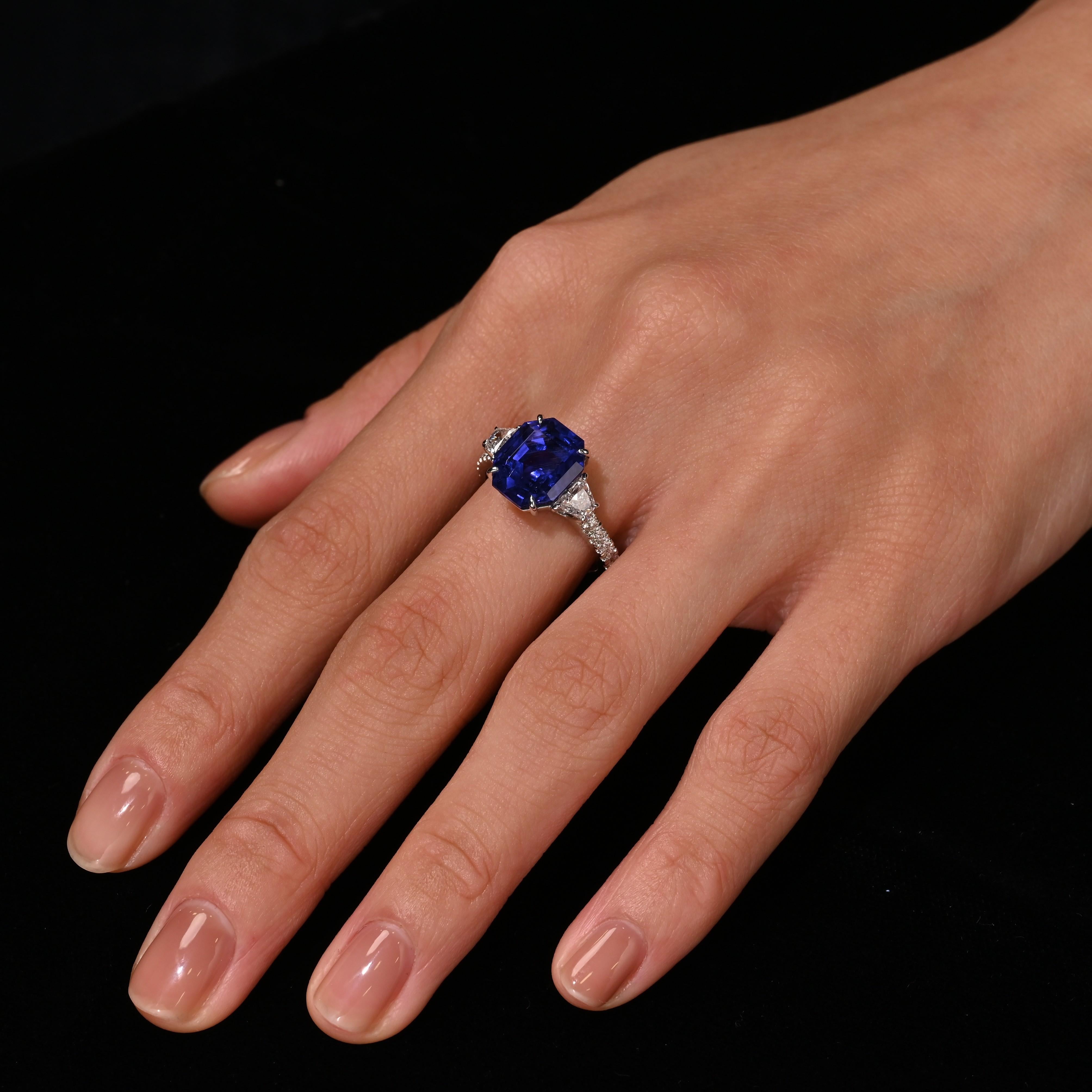 7.19 Carat Color Changing No Heat Ceylon Sapphire and Diamond Ring For Sale 2